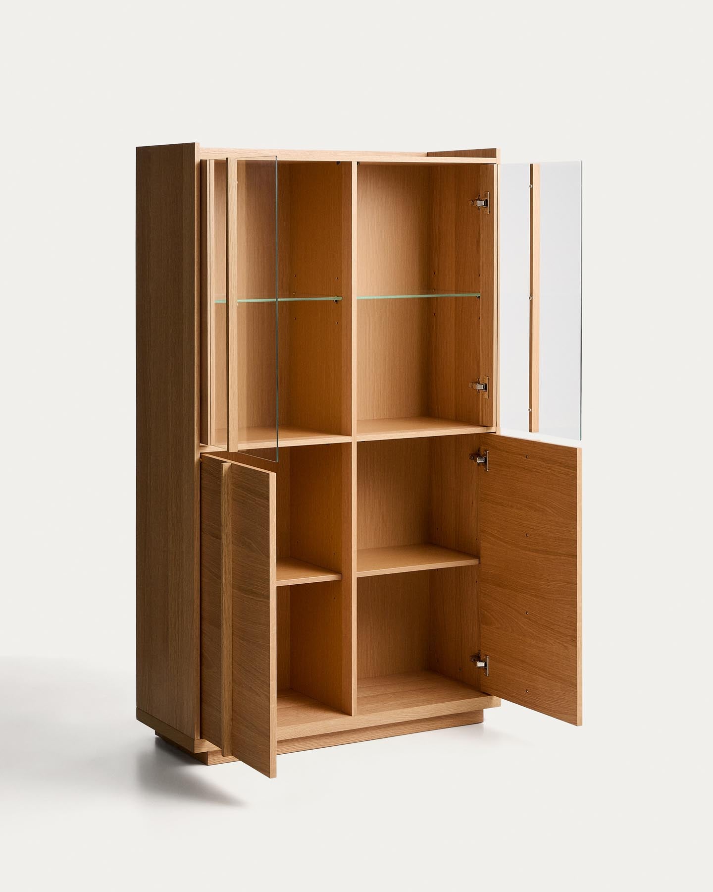 Vitrine Onix aus massivem Eichenholz und Eichenfurnier mit Naturton-Finish 100 x 170 cm FSC Mix Credit in Natur präsentiert im Onlineshop von KAQTU Design AG. Sideboard ist von Kave Home
