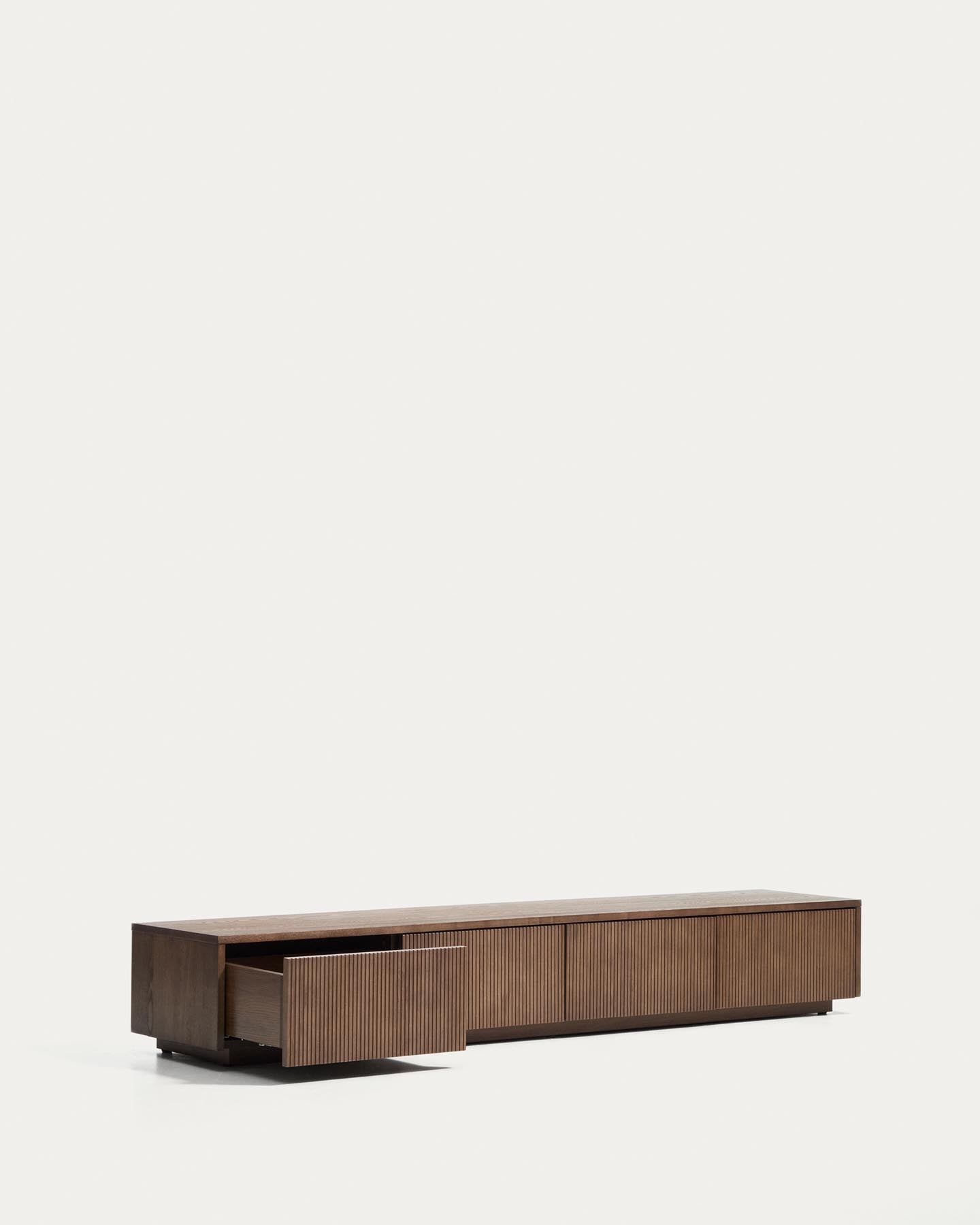 TV-Möbel Helvine 4 Schubladen aus Eichenfurnier mit Nussbaum-Finish 200 x 30 cm FSC 100% in Dunkelbraun präsentiert im Onlineshop von KAQTU Design AG. TV-Möbel ist von Kave Home