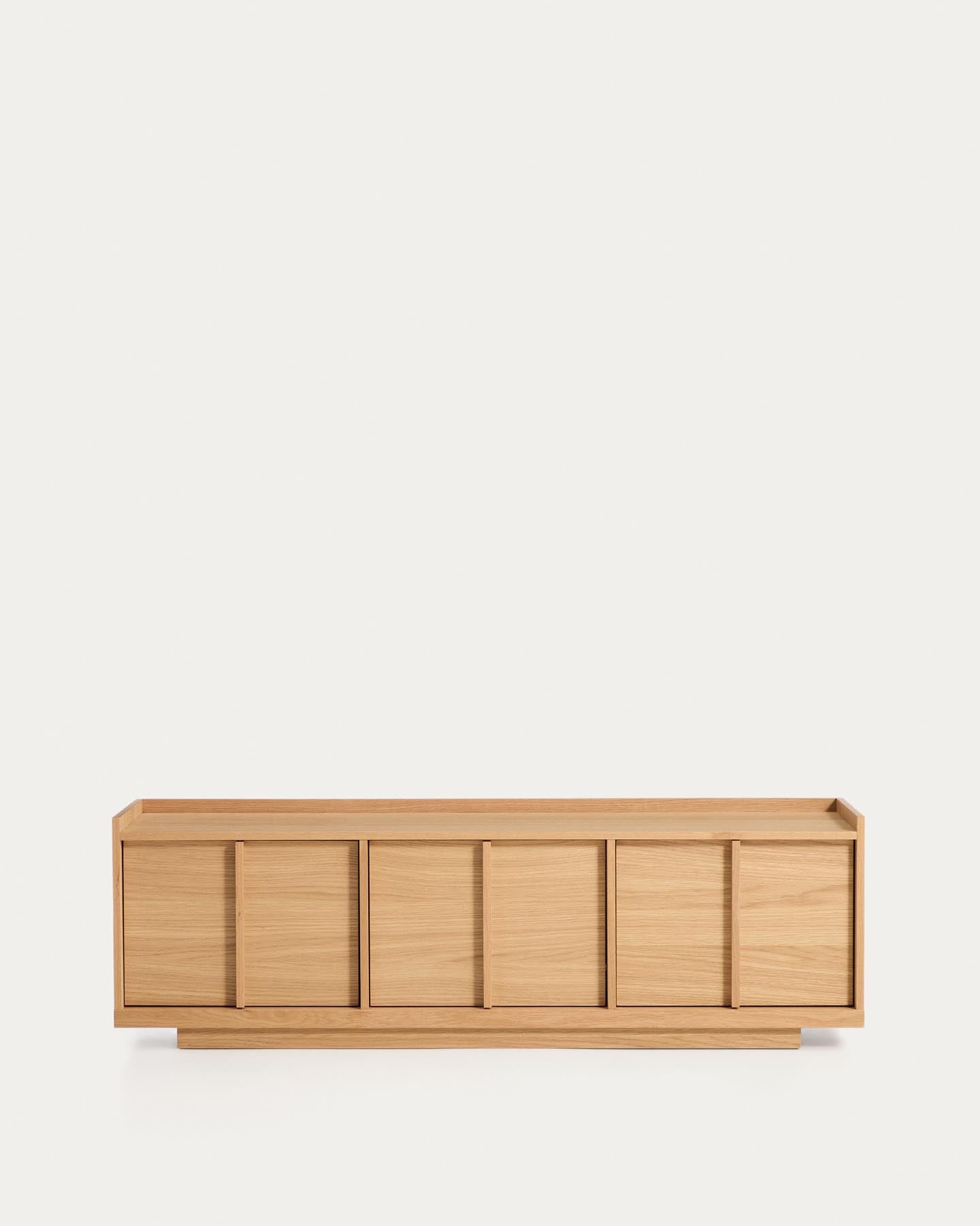 TV-Möbel Onix aus Eichenfurnier mit Naturton-Finish 150 x 47 cm FSC Mix Credit in Natur präsentiert im Onlineshop von KAQTU Design AG. TV-Möbel ist von Kave Home