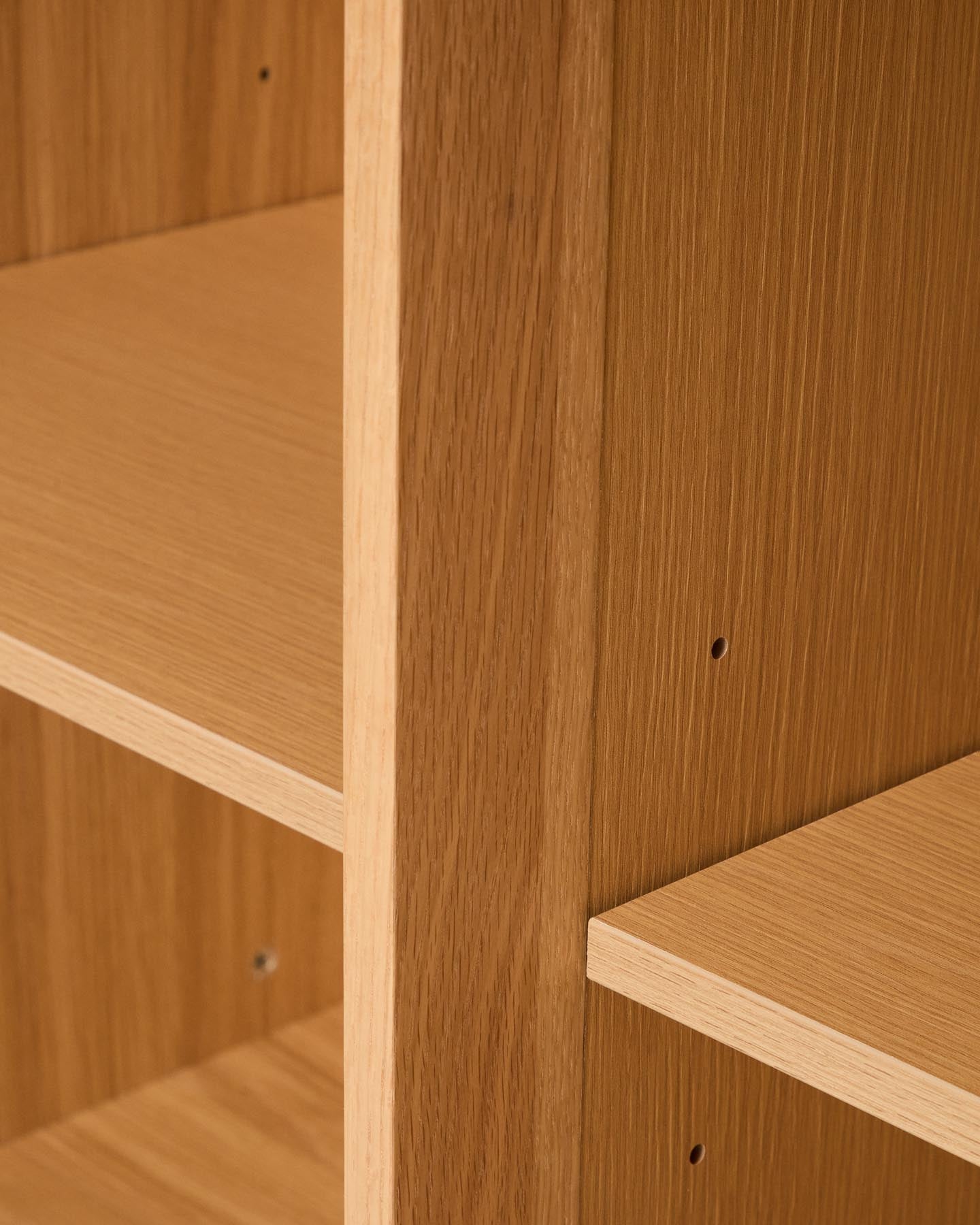 Sideboard Onix aus Eichenfurnier mit Naturton-Finish 150 x 80 cm FSC Mix Credit in Natur präsentiert im Onlineshop von KAQTU Design AG. Sideboard ist von Kave Home