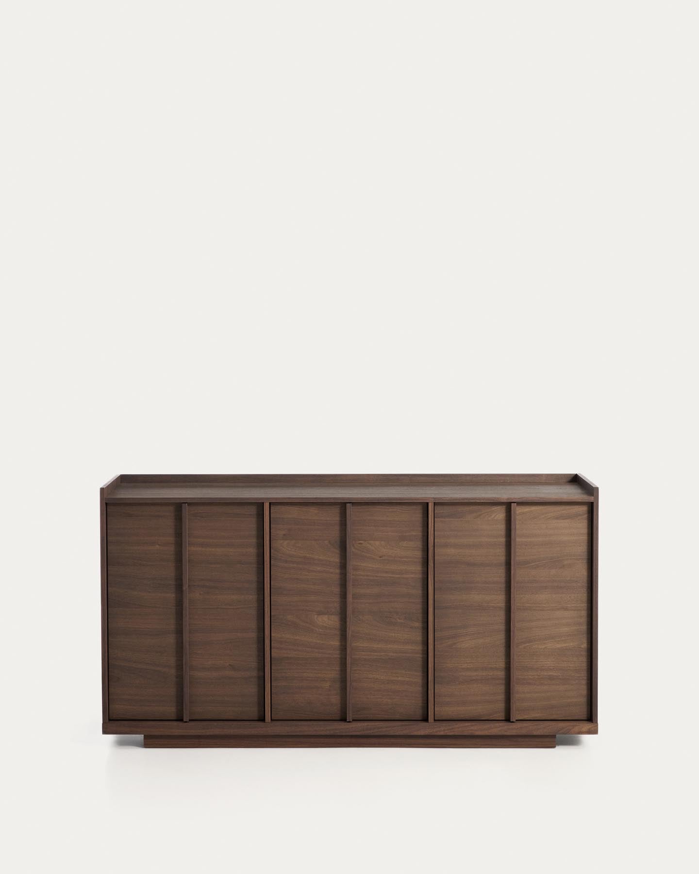 Sideboard Onix aus Walnussfurnier mit dunklem Finish 150 x 80 cm FSC Mix Credit in Dunkelbraun präsentiert im Onlineshop von KAQTU Design AG. Sideboard ist von Kave Home