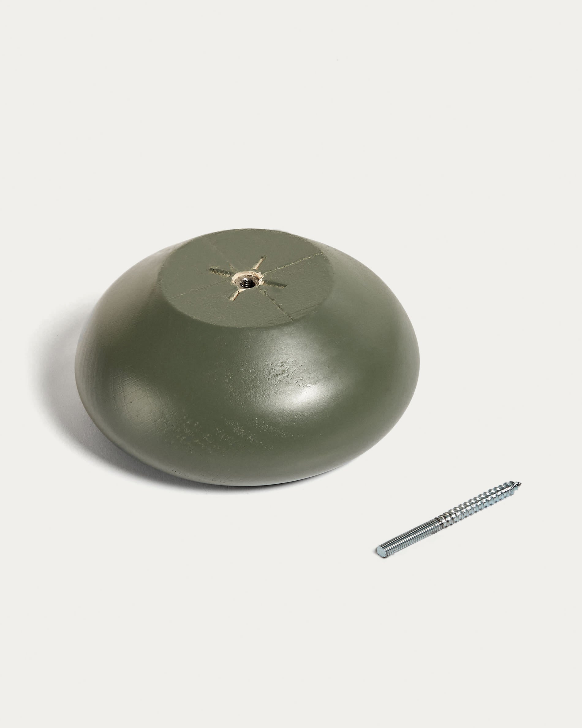 Entdecken Sie das Nadue Set mit 3 stilvollen Wandhaken aus massiver Buche. Das grüne Finish bringt frischen Wind in Ihr Zuhause und passt perfekt in jeden Raum.