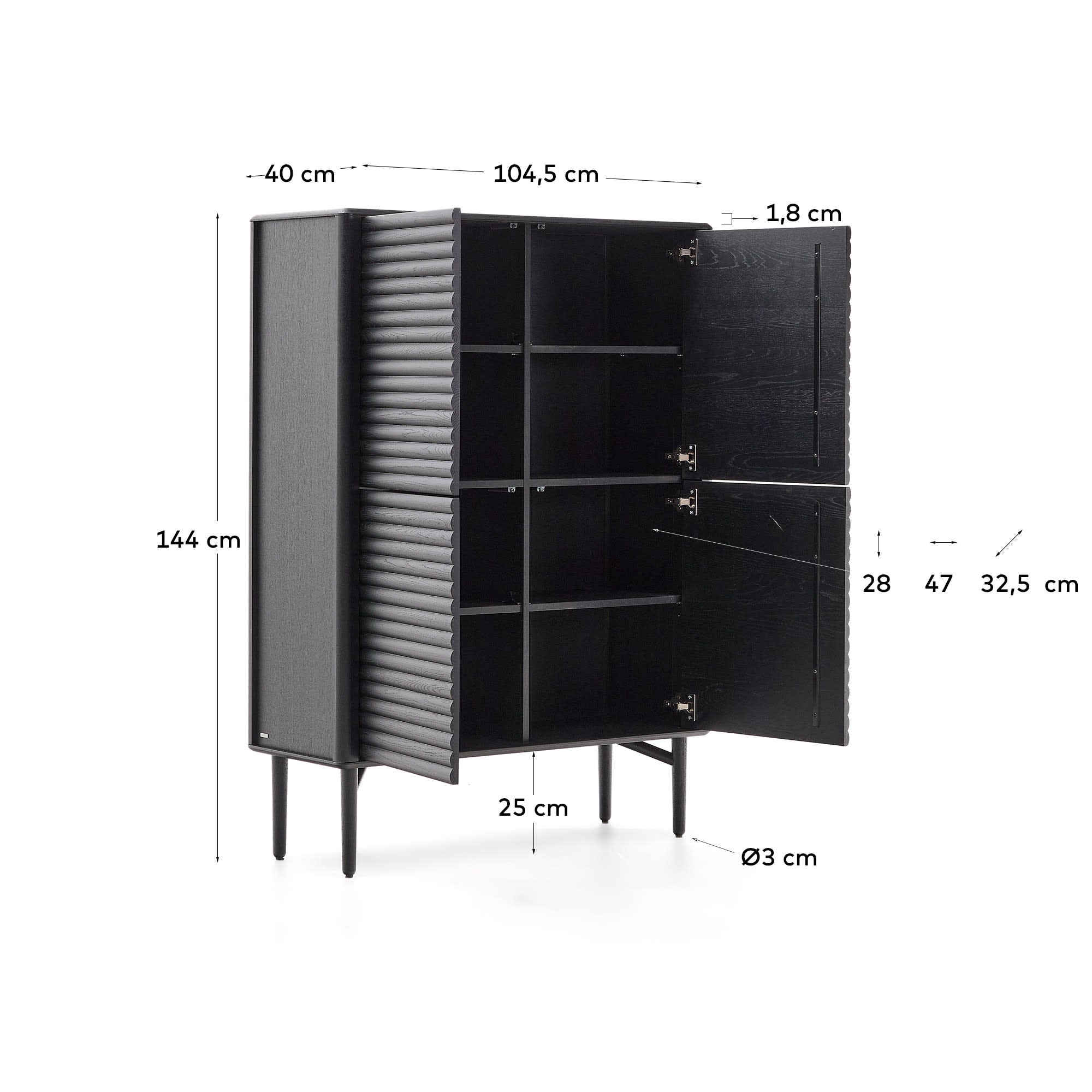 Elegantes Highboard Lenon in tiefem Schwarz. 4 Türen für großzügigen Stauraum. Hergestellt aus FSC-zertifiziertem Massivholz und Eichenfurnier.