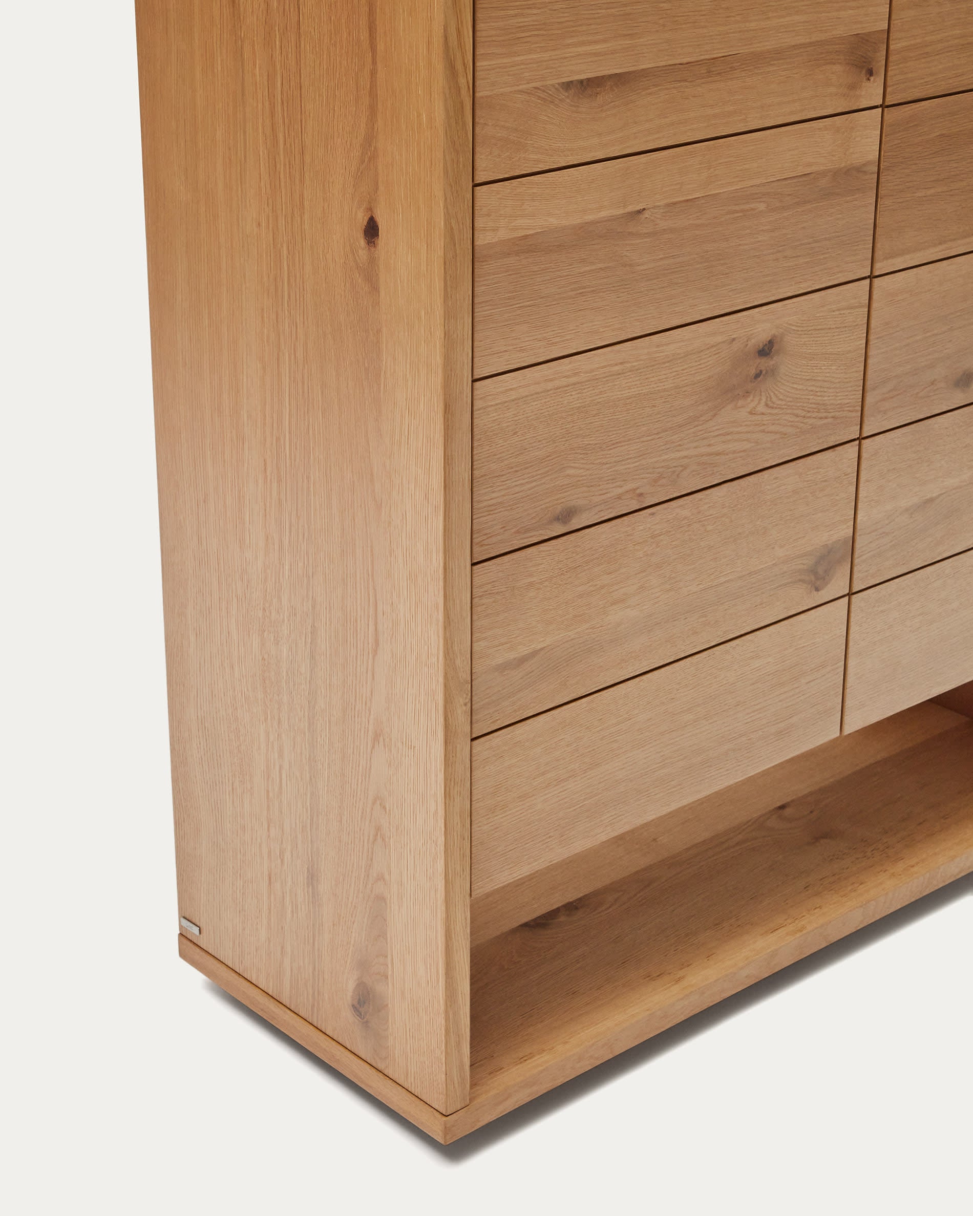 Elegantes Highboard Alguema aus Eichenfurnier mit 2 Türen, 100 x 163,5 cm, vereint Funktionalität und zeitloses Design für Ihr Zuhause.