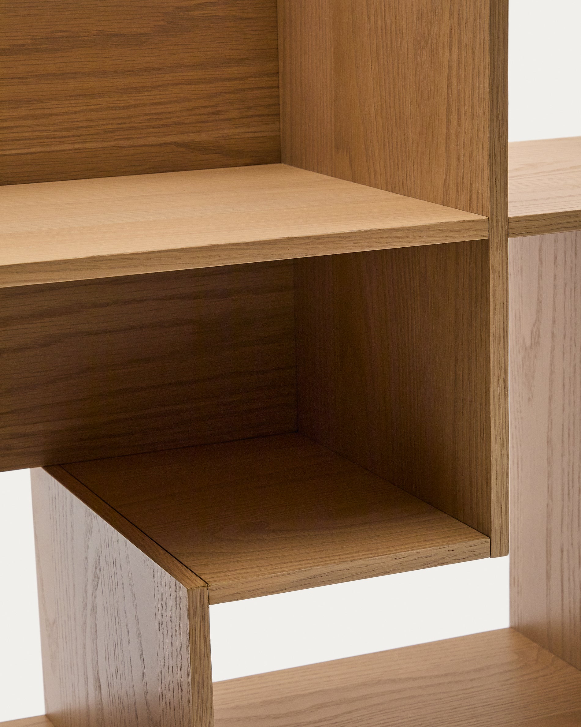 Modularregal Ina aus Eichenfurnier mit Finish in natürlichem Farbton 80 x 80 cm FSC 100% in Natur präsentiert im Onlineshop von KAQTU Design AG. Wandregal ist von Kave Home