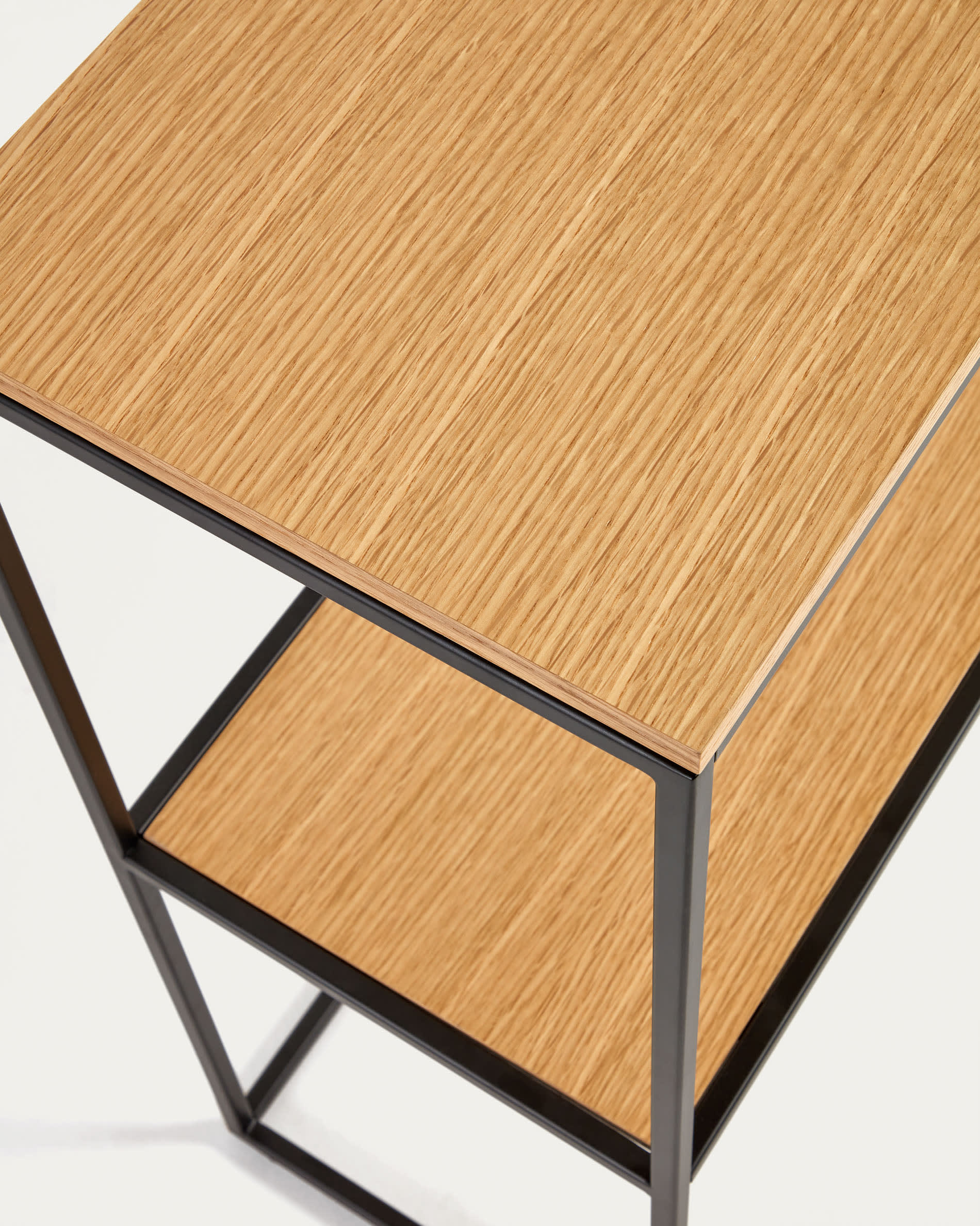 Moderner Konsolentisch aus Eichenfurnier und schwarzem Metallgestell, ideal für stilvolle Akzente in Ihrem Zuhause, Maße: 120 x 80 cm.
