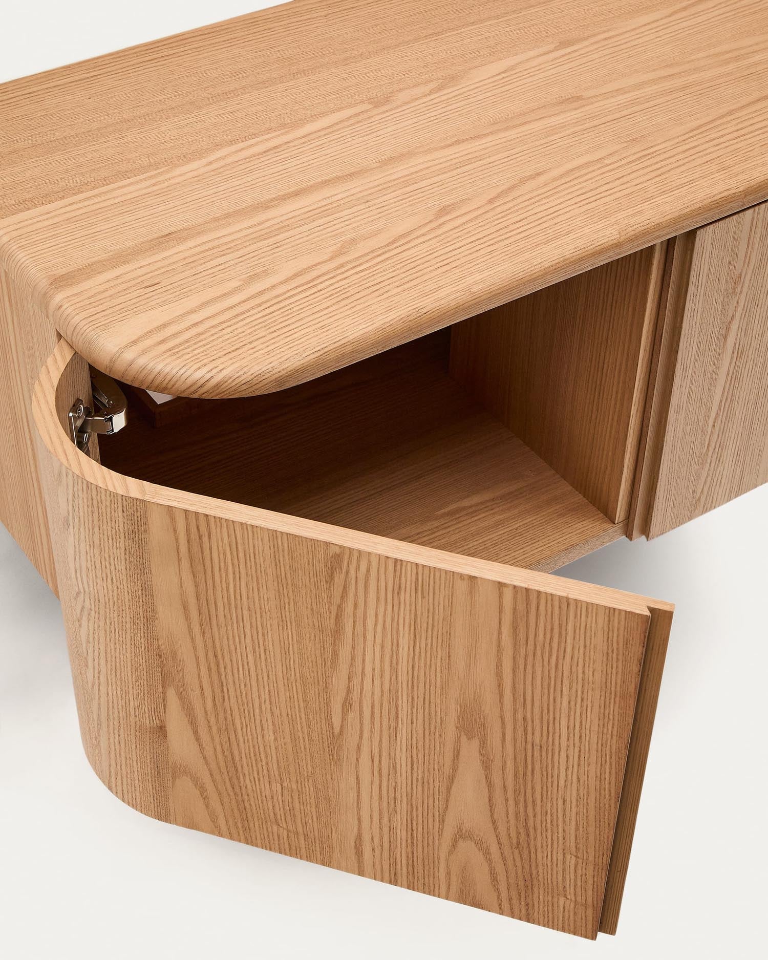 Moderner Wandschrank Salaya aus robustem Eschensperrholz, 90 x 45 cm, mit warmem Naturfinish. Ideal für stilvolle Badezimmer.