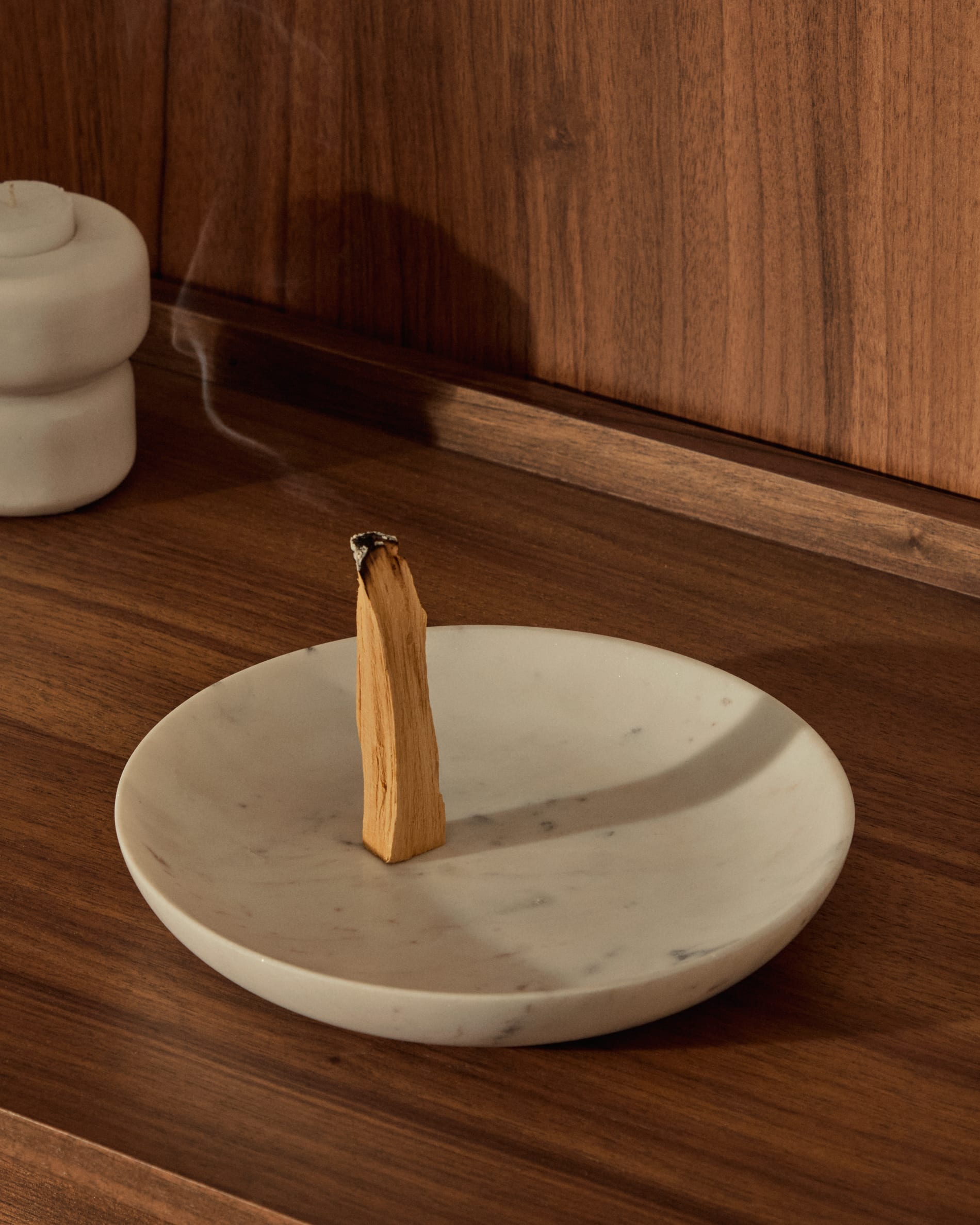 Elegantes TV-Möbel Onix aus FSC-zertifiziertem Walnussfurnier, 200 x 45 cm. Funktional, nachhaltig und mit japanischem Design für Ihr Zuhause.