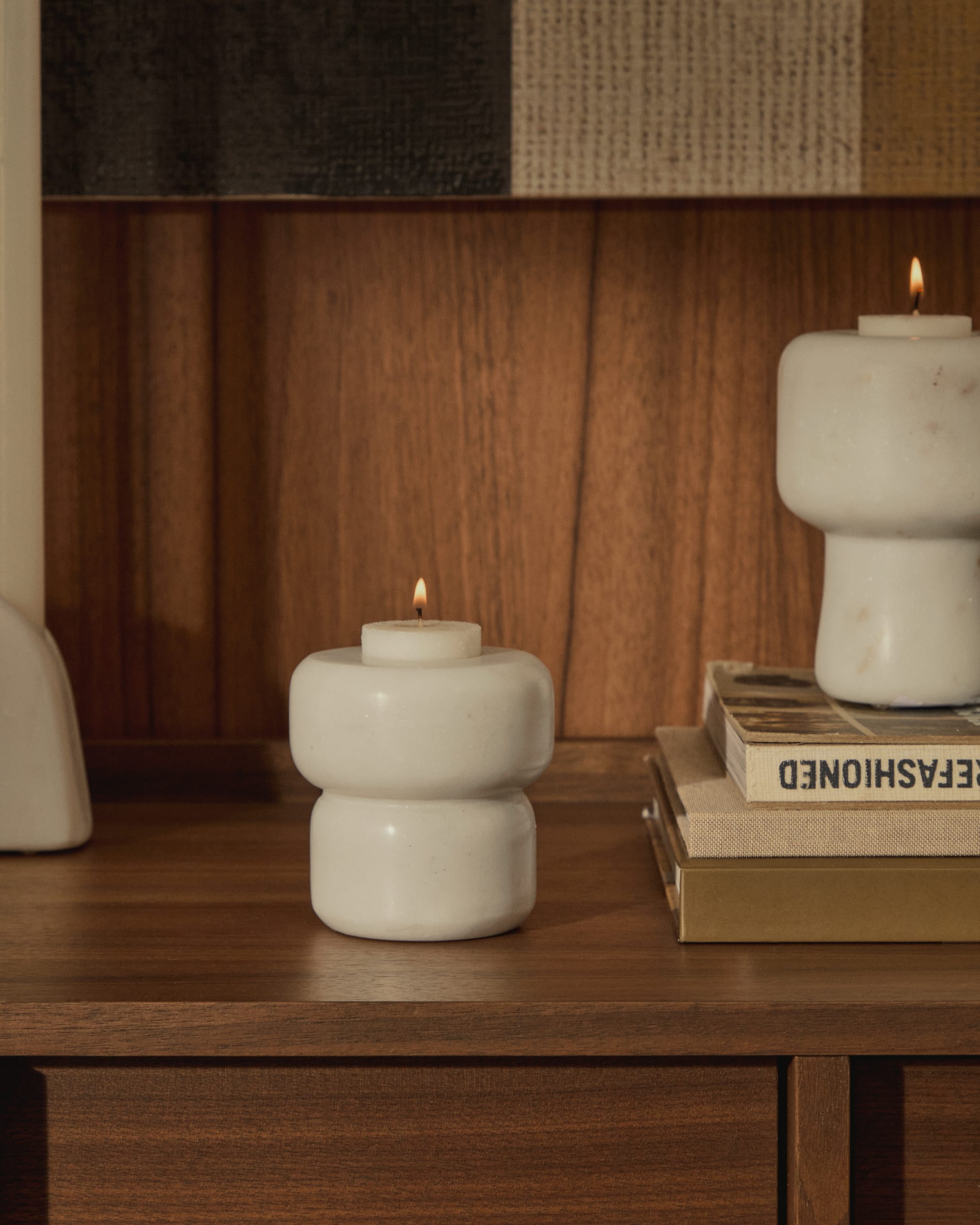 Elegantes TV-Möbel Onix aus FSC-zertifiziertem Walnussfurnier, 200 x 45 cm. Funktional, nachhaltig und inspiriert von japanischem Design.