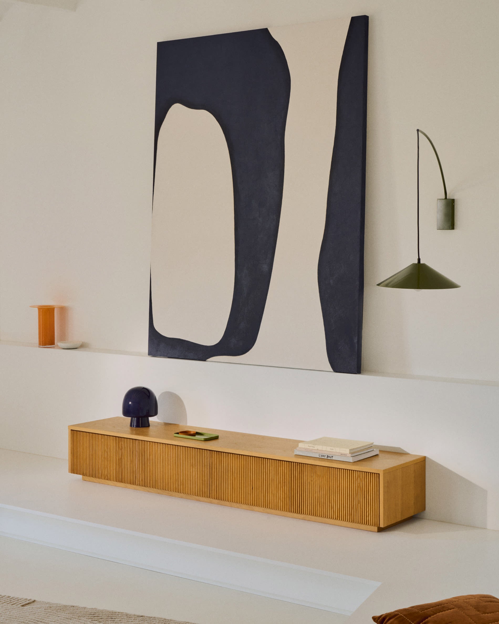 Das TV-Möbel Helvine von Kave Home, 200x40 cm, mit 4 Schubladen, FSC-zertifiziert, vereint Stil und Nachhaltigkeit.