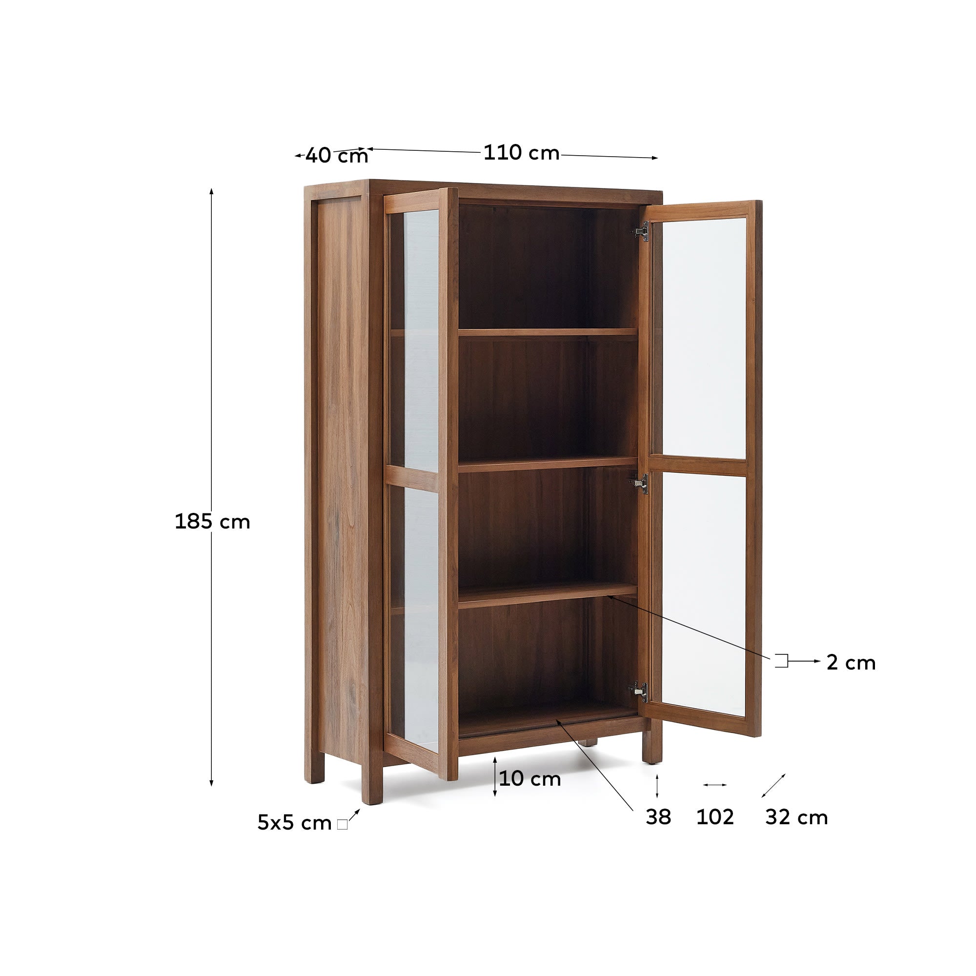 Die Sashi Vitrine von Kave Home aus massivem Teakholz (110 x 185 cm) vereint elegantes Design mit praktischer Funktionalität und ist ideal für jeden Raum.