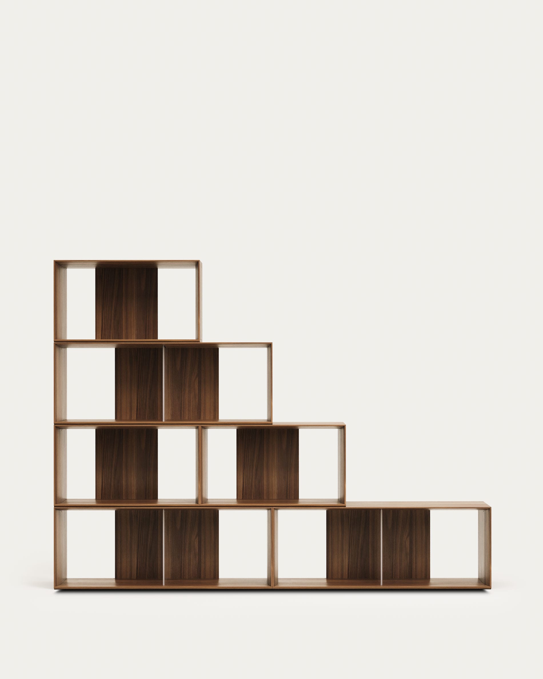 Entdecken Sie das Litto Set mit 6 flexiblen Regalen aus edlem Nussholzfurnier – ideal für stilvolle und individuelle Wohnkonzepte.