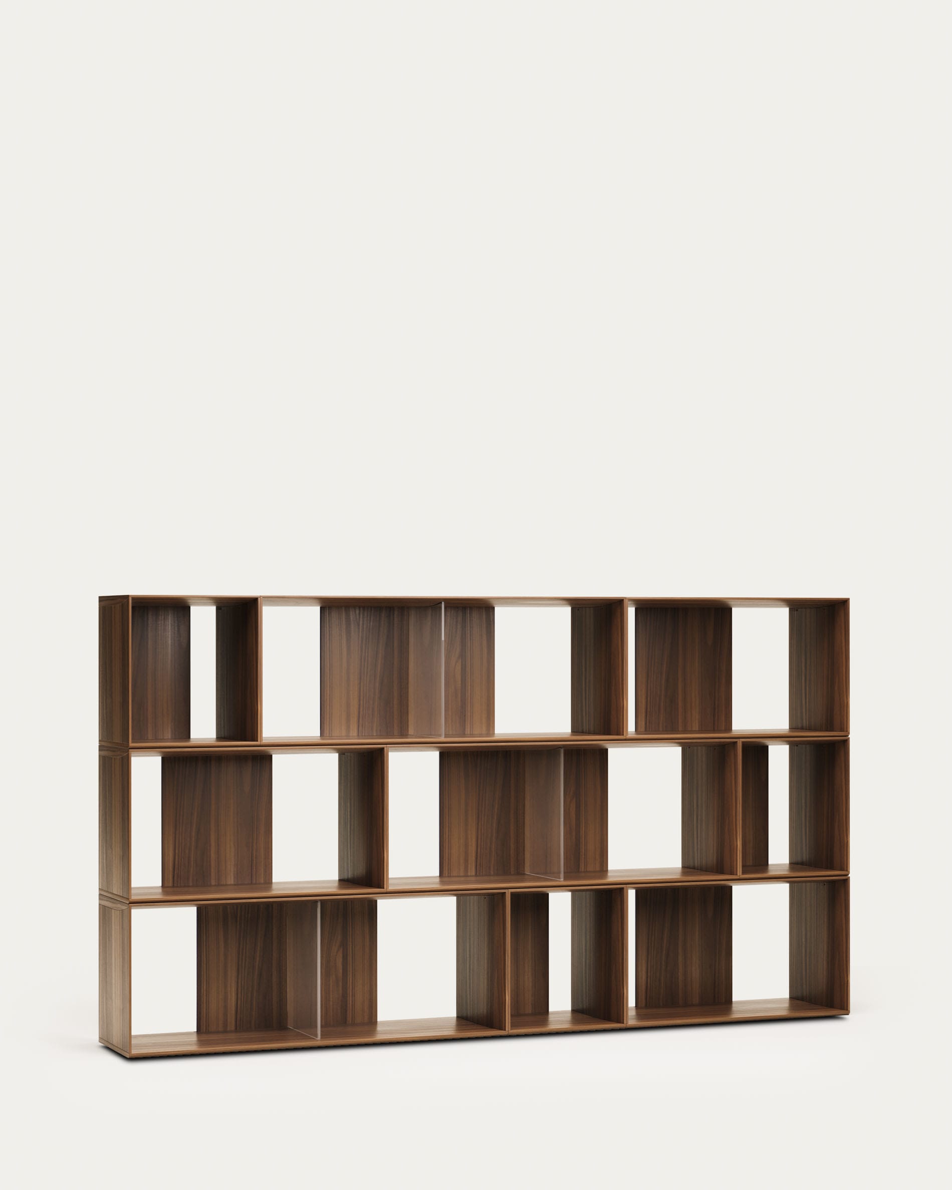 Elegantes Regalset aus 9 modularen Elementen mit edlem Nussholzfurnier, perfekt für flexible und stilvolle Einrichtung.