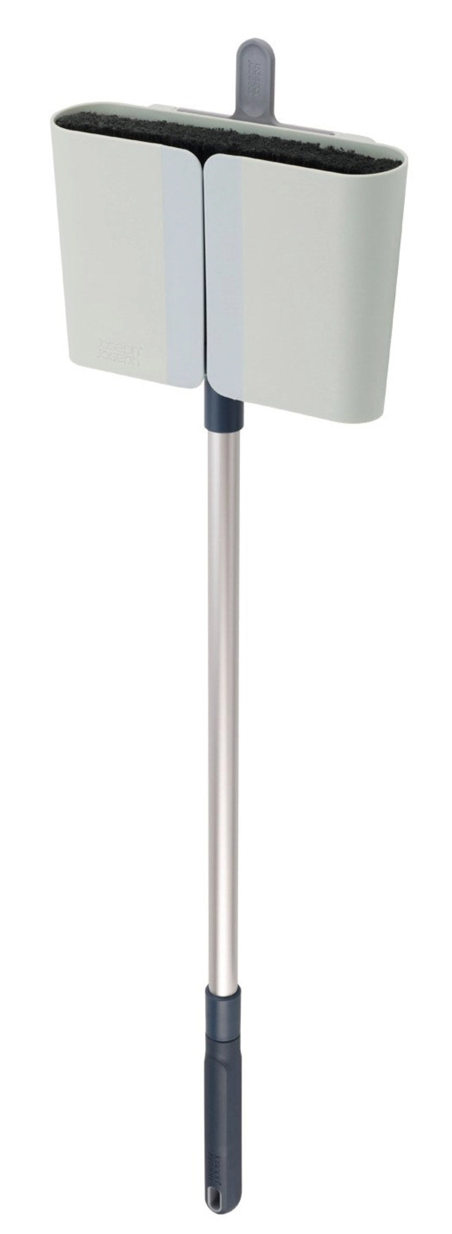 CleanStore Besen mit langen Borsten Blau in Blau präsentiert im Onlineshop von KAQTU Design AG. Besen ist von Joseph Joseph