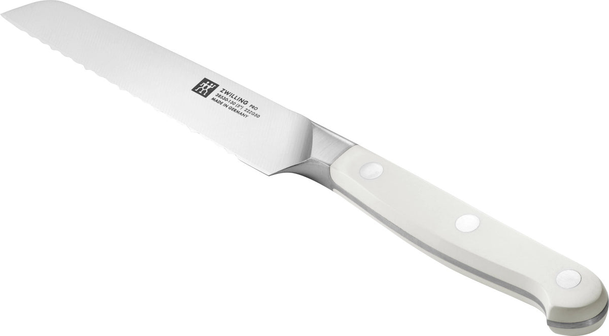 Pro le blanc Universalmesser 130mm in Weiss präsentiert im Onlineshop von KAQTU Design AG. Küchenmesser ist von Zwilling Kitchen