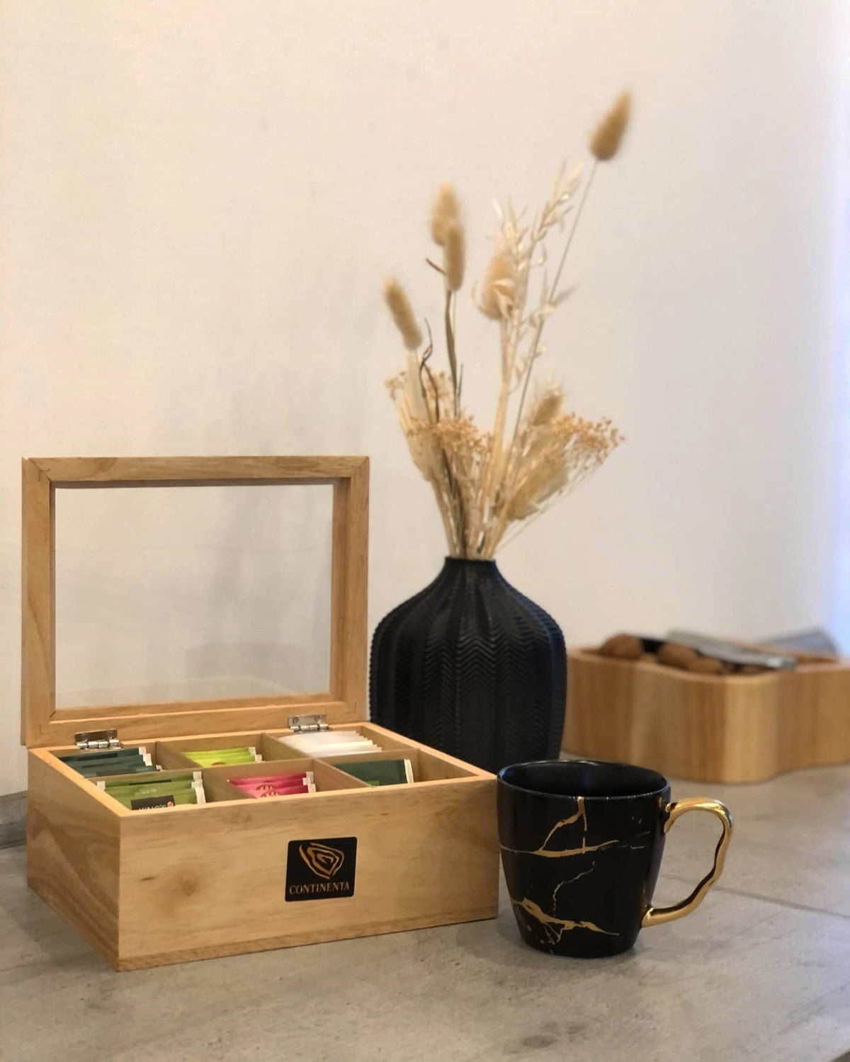 Gummibaum Teebox, 23x17.5x10 cm in Braun präsentiert im Onlineshop von KAQTU Design AG. Aufbewahrungsbehälter ist von Continenta