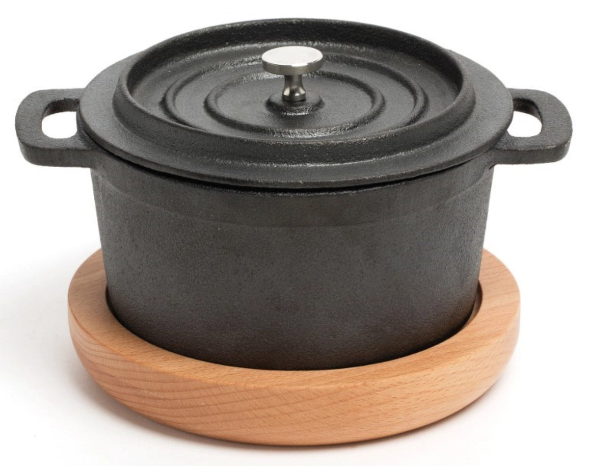 Holz-Untersetzer rund D: 15cm in Braun präsentiert im Onlineshop von KAQTU Design AG. Kochbesteck ist von Comas