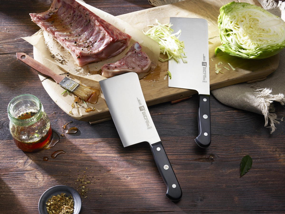 ZWILLING Gourmet Chin. Kochmesser, 180 mm in Schwarz präsentiert im Onlineshop von KAQTU Design AG. Küchenmesser ist von Zwilling Kitchen