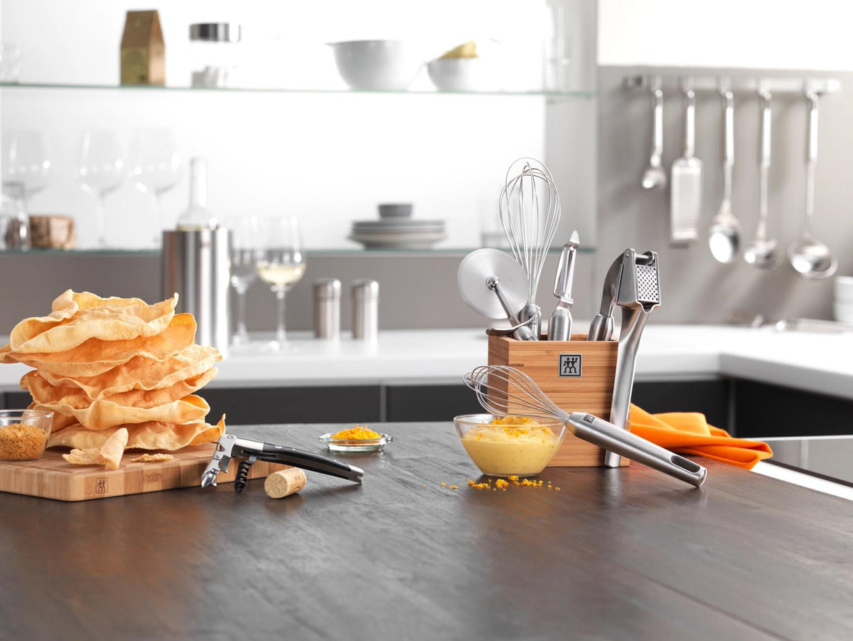 Pro Reislöffel, Silikon, 28.7cm in Silber präsentiert im Onlineshop von KAQTU Design AG. Schöpflöffel ist von Zwilling