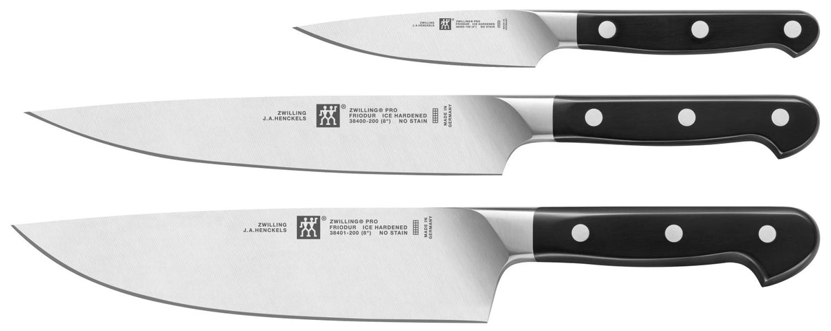 Zwilling Pro Messerset, 3-tlg. (Spick-, Fleisch-,Kochmesser) in Silber präsentiert im Onlineshop von KAQTU Design AG. Küchenmesser ist von Zwilling Kitchen