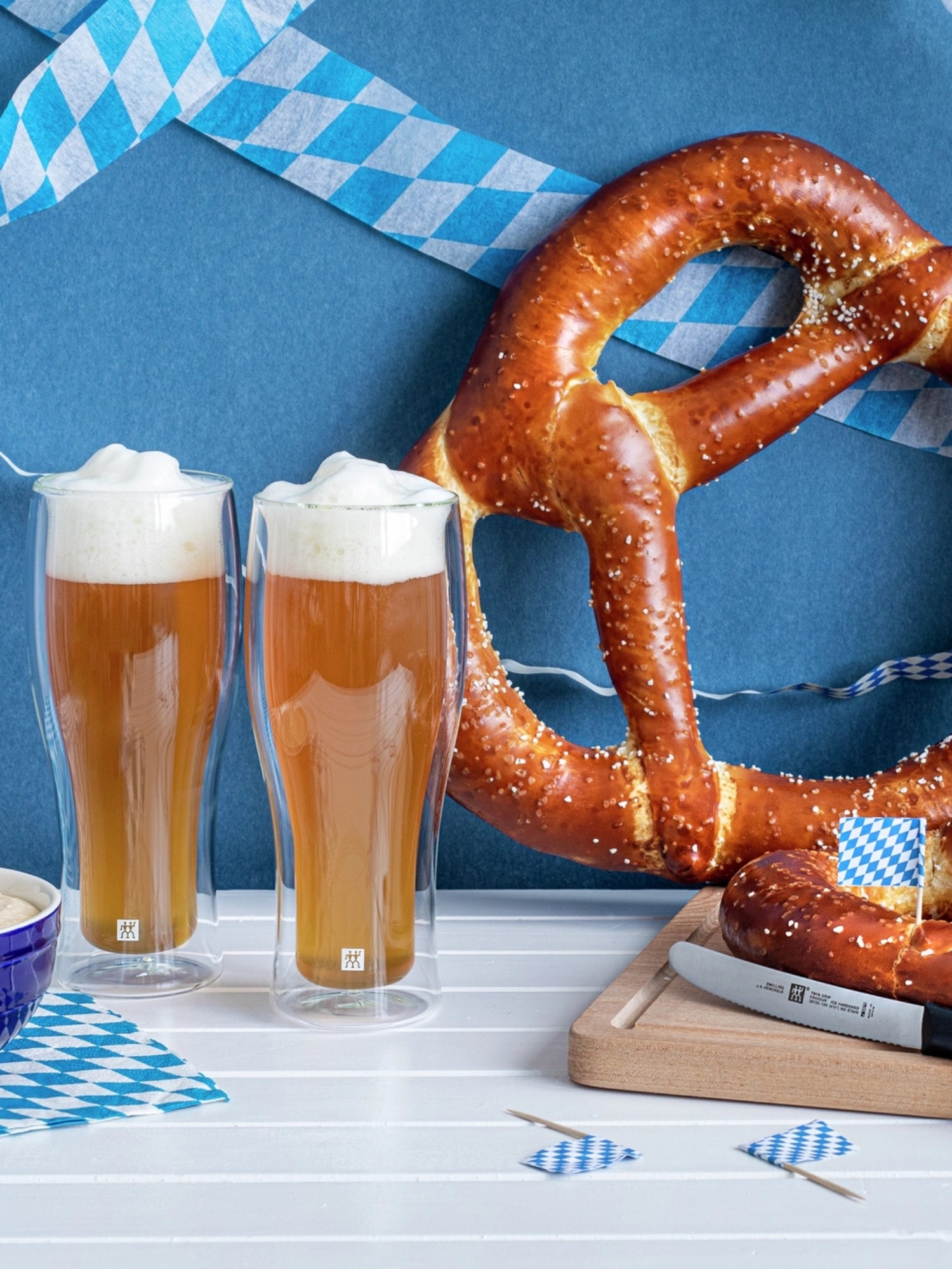 Erleben Sie das TWIN Grip Universalmesser 120 mm von Zwilling – Ihr idealer Küchenpartner für müheloses Schneiden und stilvolles Design.