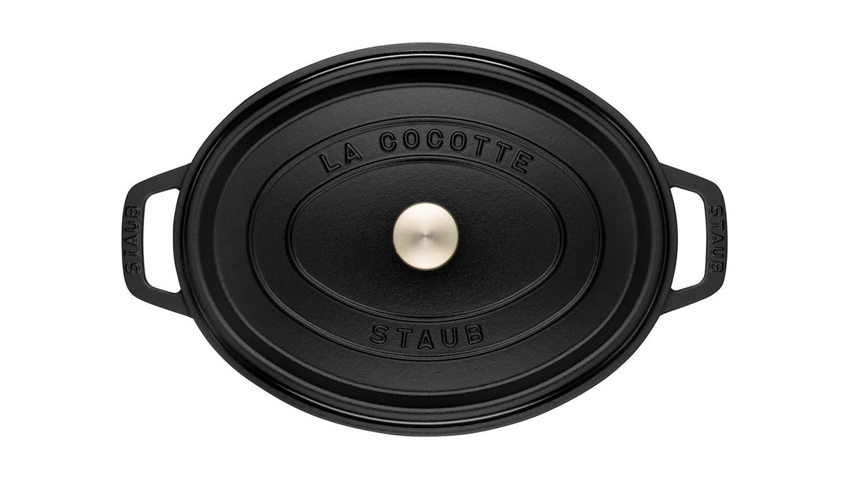 Cocotte oval 2.35l in Schwarz präsentiert im Onlineshop von KAQTU Design AG. ist von Staub