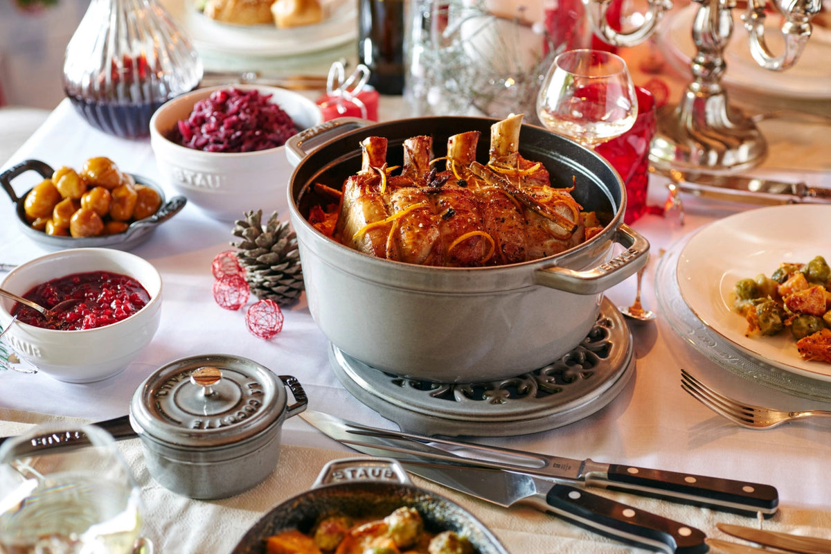Cocotte rund 8.35l in Silber präsentiert im Onlineshop von KAQTU Design AG. ist von Staub