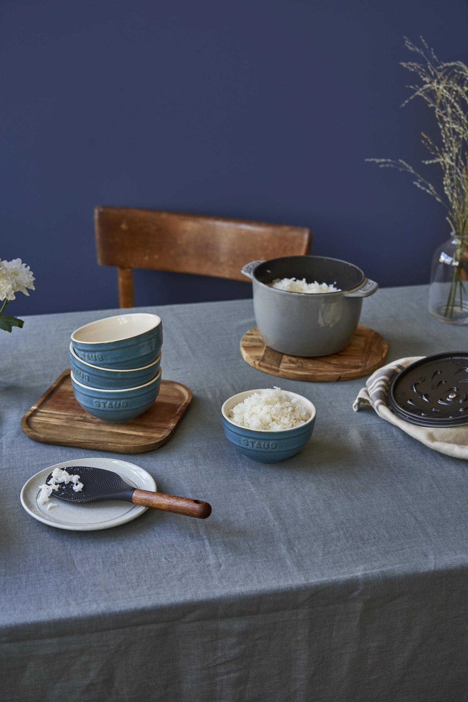 Entdecken Sie die antik-türkise Keramik Schüssel von Staub (12 cm) – ideal für kleine Portionen, hitzebeständig und leicht zu reinigen.