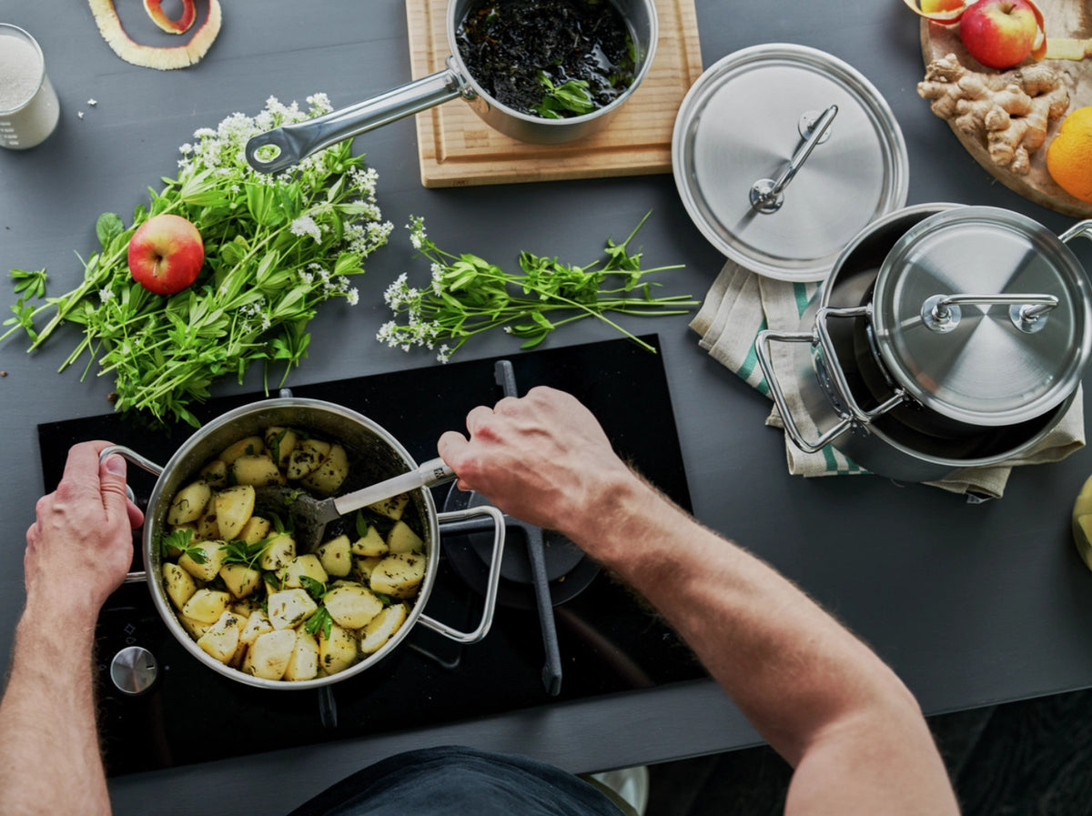 Zwilling Twin Classic Kochgeschirr-Set, 4tlg. in Silber präsentiert im Onlineshop von KAQTU Design AG. ist von Zwilling Kitchen