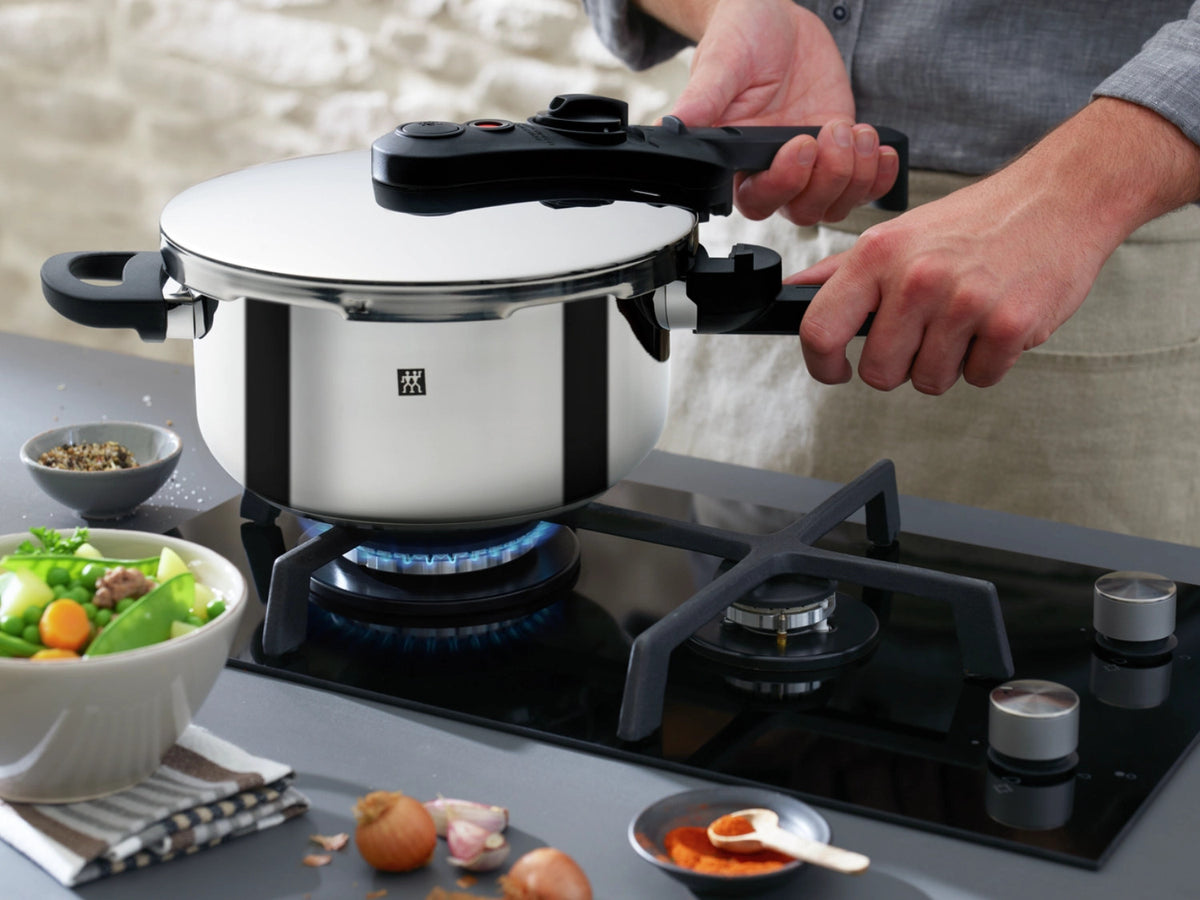 Ecoquick II Dampfkochtopf, 6l in Silber präsentiert im Onlineshop von KAQTU Design AG. ist von Zwilling Kitchen
