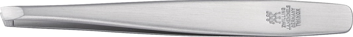 Pinzette, schräg, mattiert 90 mm in Silber präsentiert im Onlineshop von KAQTU Design AG. Pflege ist von Zwilling Beauty