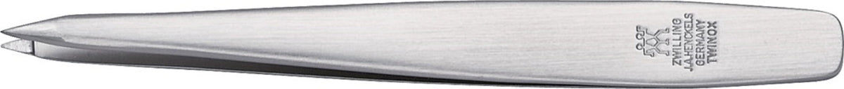 Pinzette, spitz, mattiert in Silber präsentiert im Onlineshop von KAQTU Design AG. Pflege ist von Zwilling Beauty