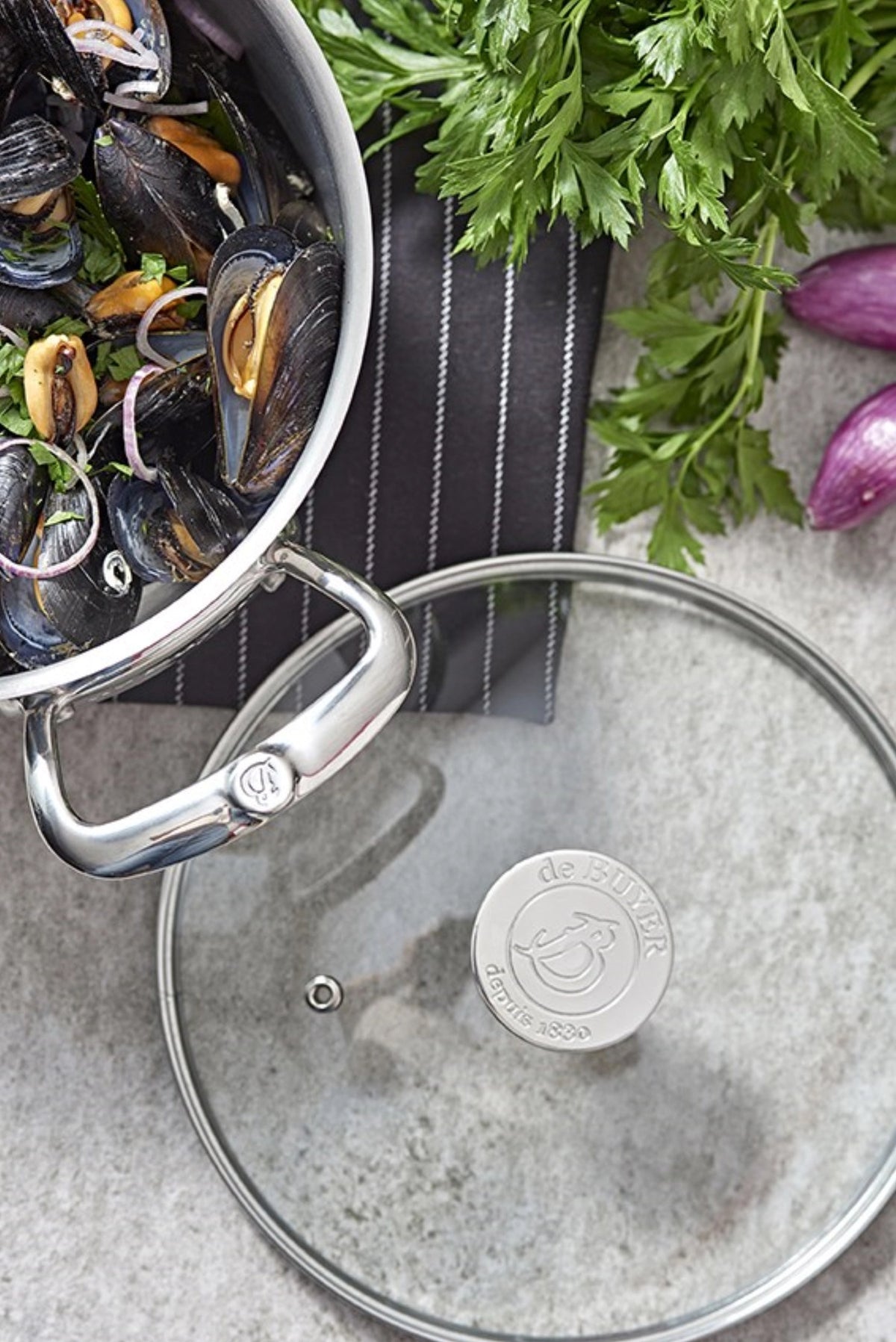 MILADY Bratentopf Ø 20cm mit Deckel in Silber präsentiert im Onlineshop von KAQTU Design AG. ist von de Buyer