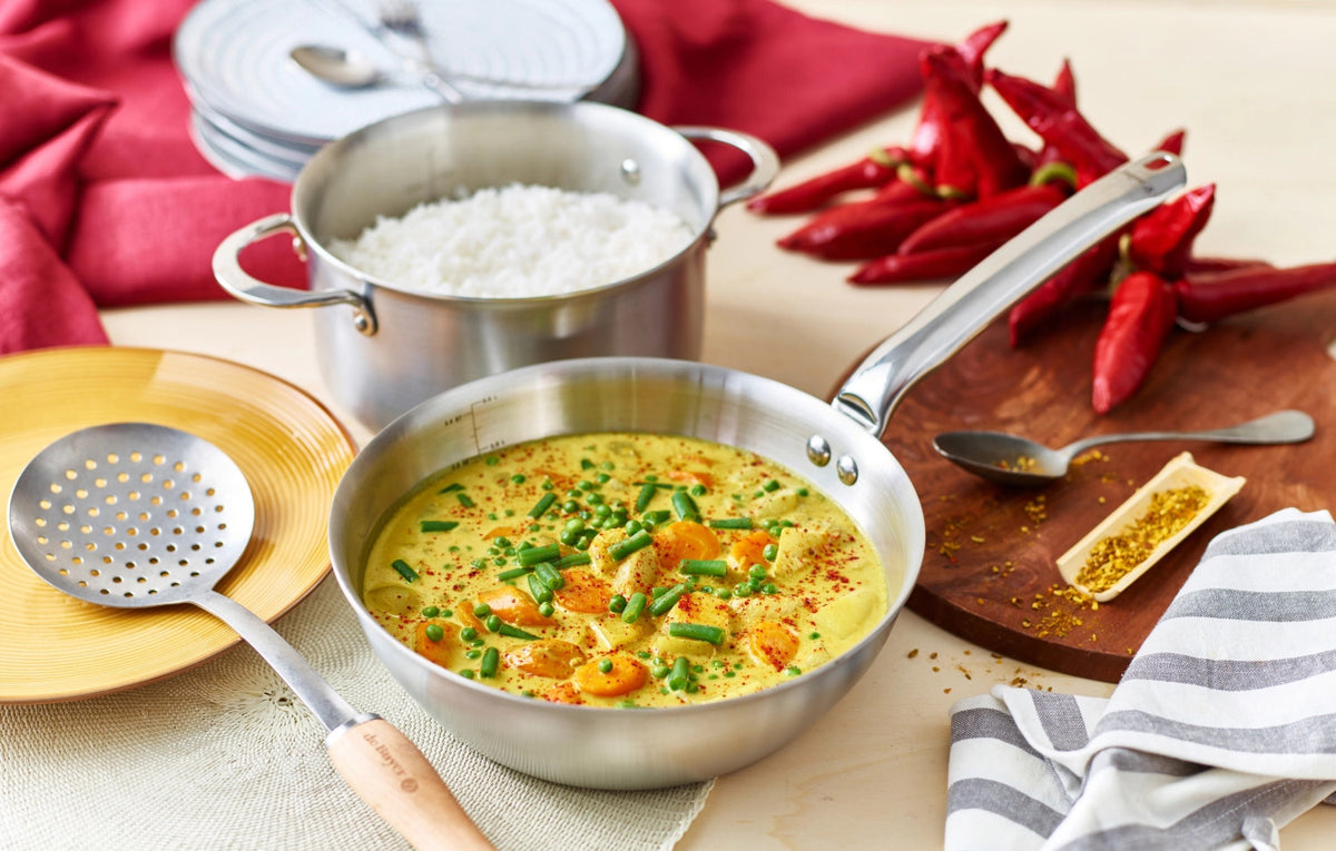 KONISCHE SAUTEUSE ALCHIMY 24 CM in Silber präsentiert im Onlineshop von KAQTU Design AG. ist von de Buyer