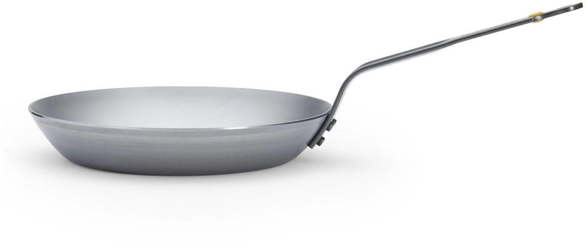 MINERAL B ELEMENT Eisenpfanne Ø 24cm, Induktion in Silber präsentiert im Onlineshop von KAQTU Design AG. Bratpfanne ist von de Buyer