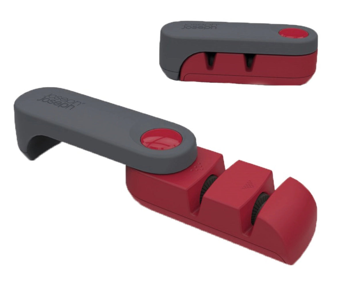 Rota Messerschärfer rot grau in Rot präsentiert im Onlineshop von KAQTU Design AG. Küchenmesser ist von Joseph Joseph