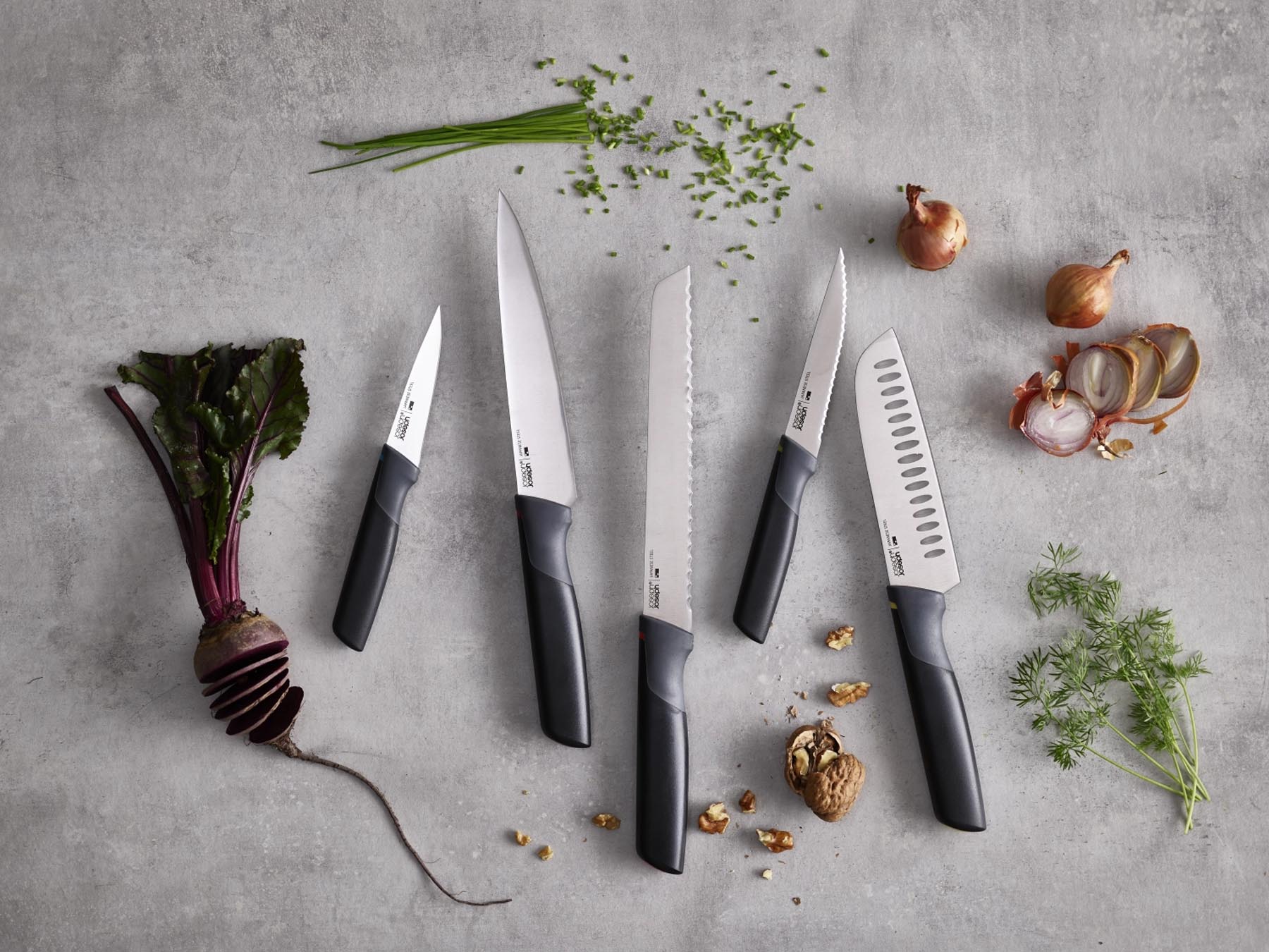 Elegantes Elevate Brotmesser von Joseph Joseph, 20 cm Klinge, ideal zum Schneiden von Brot, stilvolles Design in Schwarz.