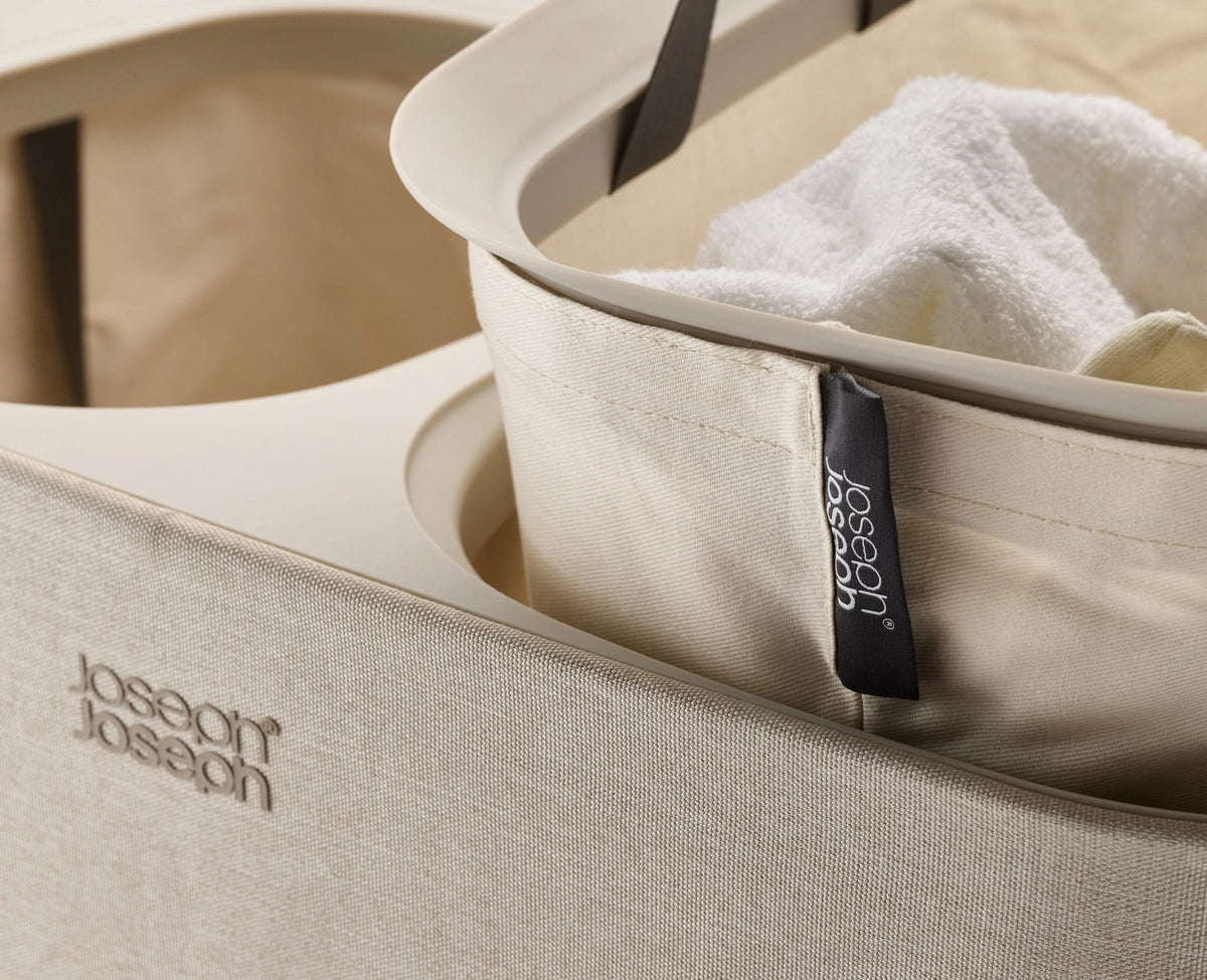 Tota 90L Wäschekorb ecru in Beige präsentiert im Onlineshop von KAQTU Design AG. Wäschekorb ist von Joseph Joseph