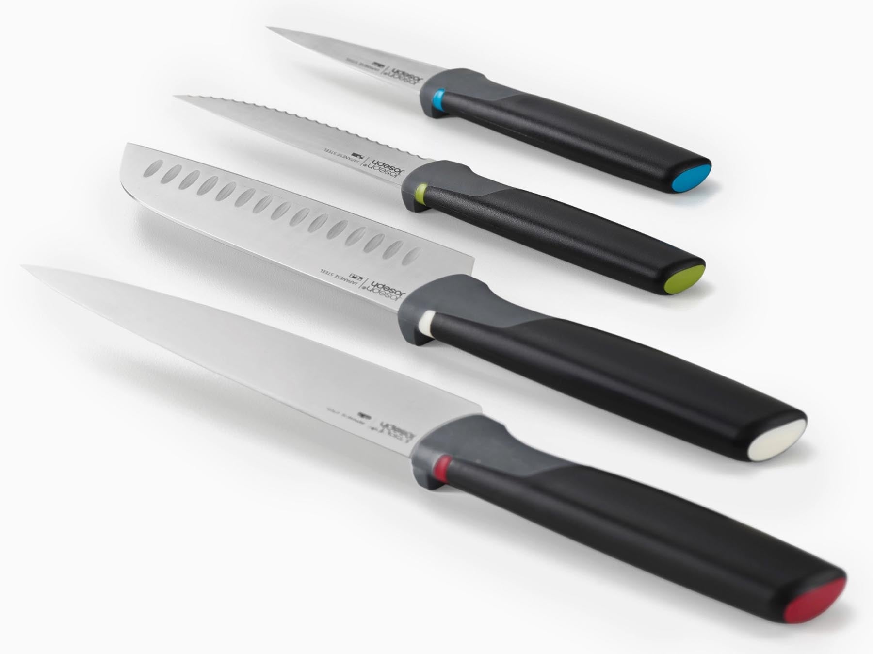 Buntes 8-teiliges Folio Plus Messer- und Schneidebrett Set von Joseph Joseph, perfekt für stilvolles und funktionales Kochen.
