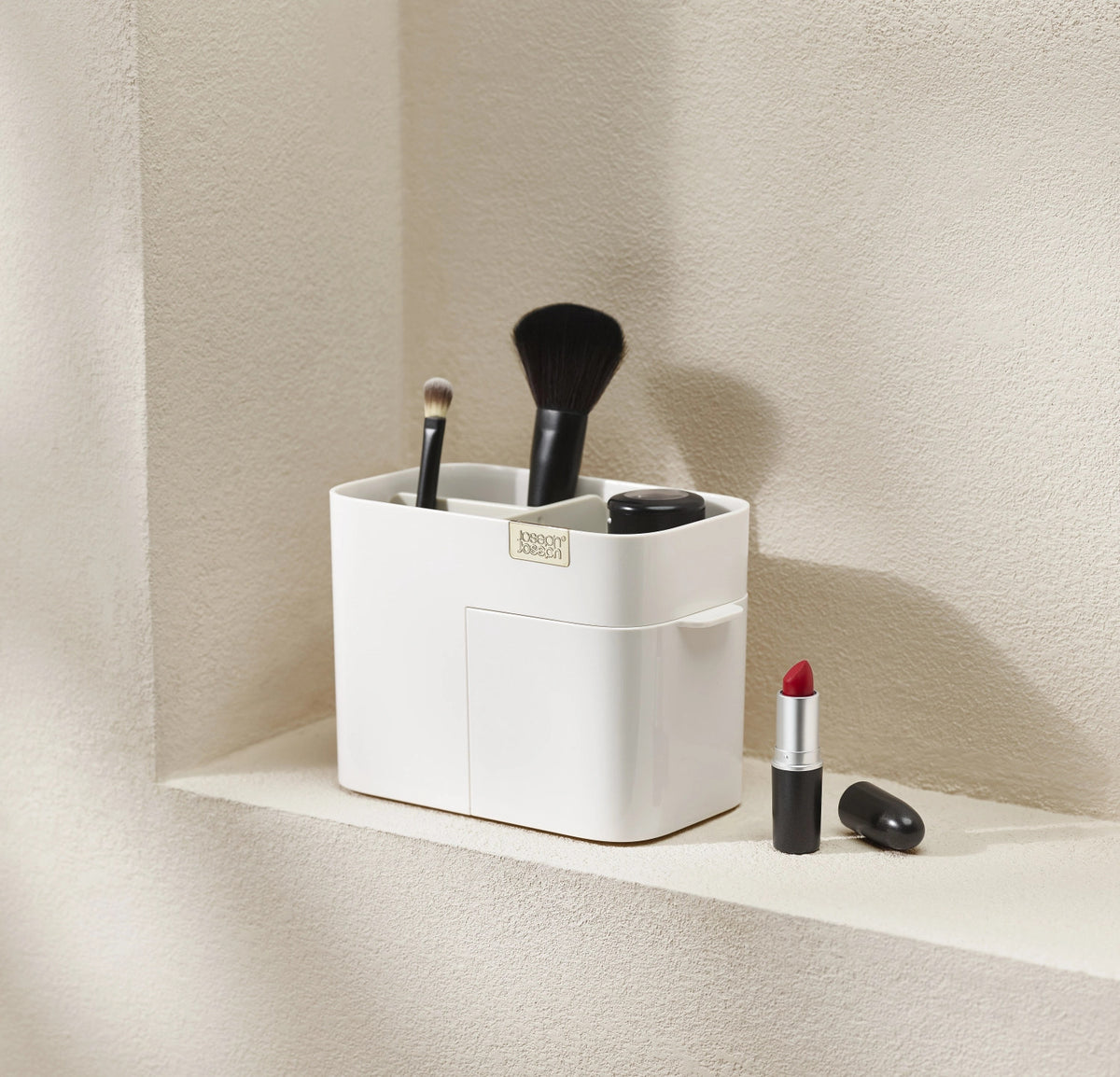 Viva kompakter Kosmetik-Organizer mit Schublade, 17x9.7x12cm in Beige präsentiert im Onlineshop von KAQTU Design AG. Pflege ist von Joseph Joseph