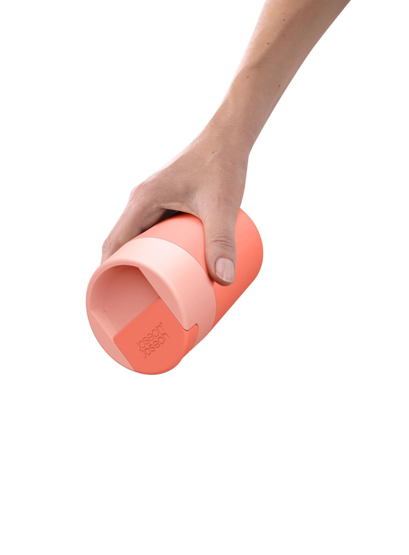 Eleganter Sipp Travel Mug in lebhaftem Koralle (340ml) von Joseph Joseph, ideal für unterwegs und für heiße Getränke.