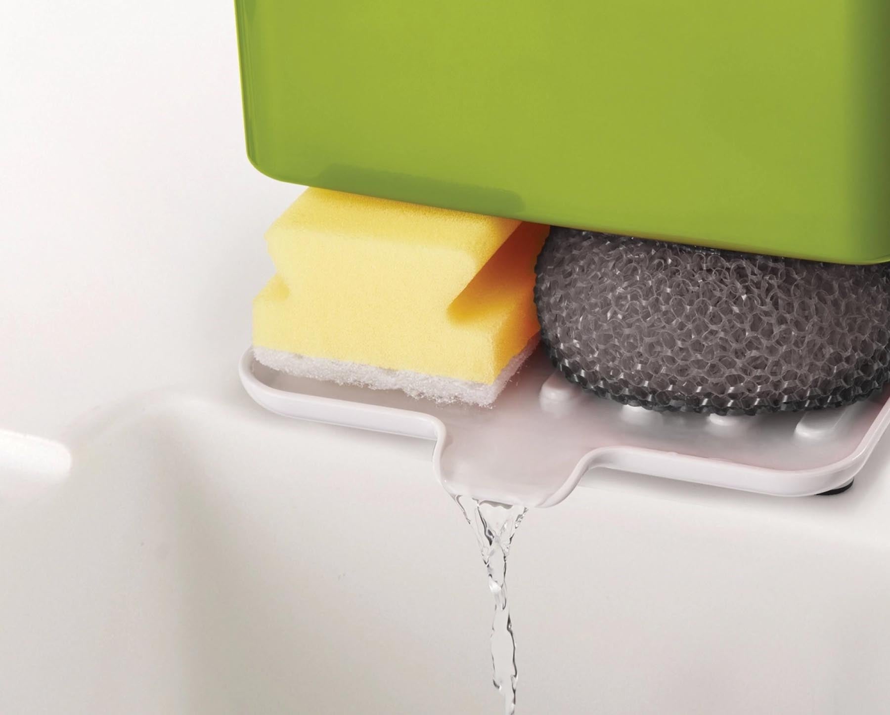 Stylischer Sink Caddy Tower in lebhaftem Grün, perfekt zur ordentlichen Aufbewahrung von Geschirrspülzubehör. Maße: 18.3x11.9x19.9cm.