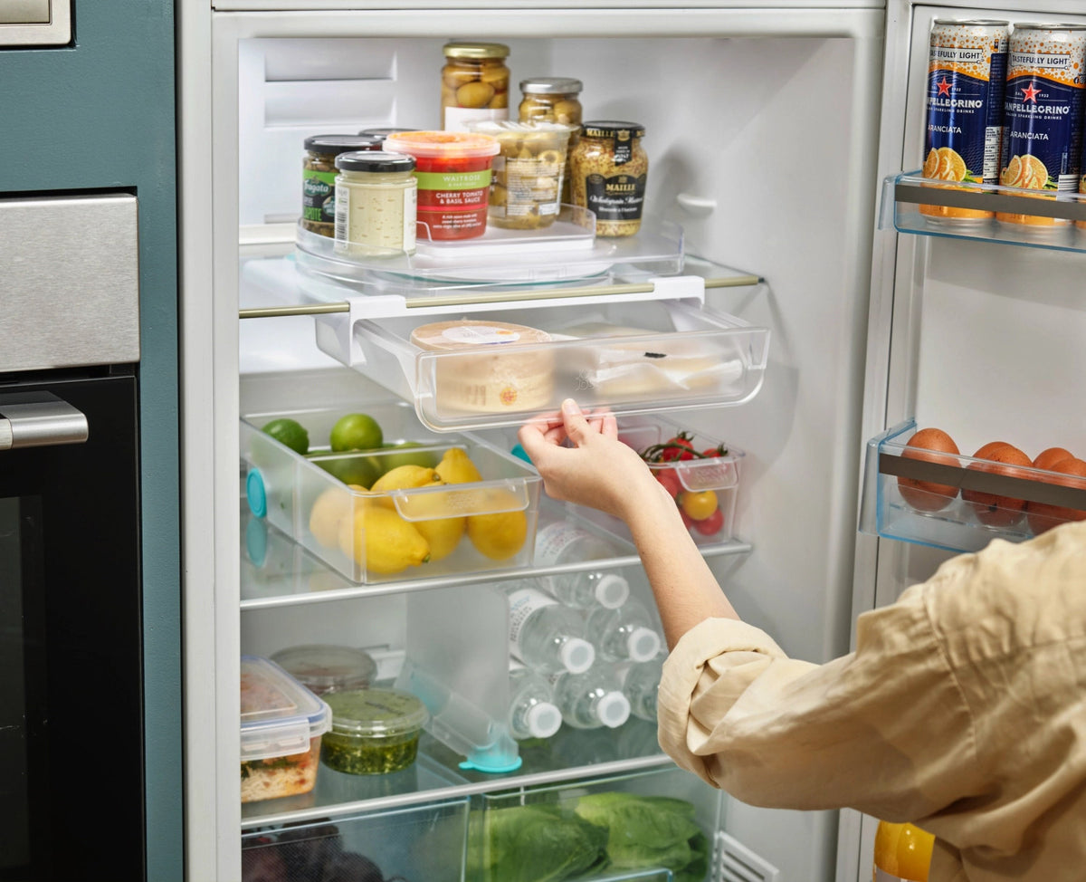 FridgeStore Aufbewahrungsbox gross in Blau präsentiert im Onlineshop von KAQTU Design AG. Aufbewahrungsbehälter ist von Joseph Joseph