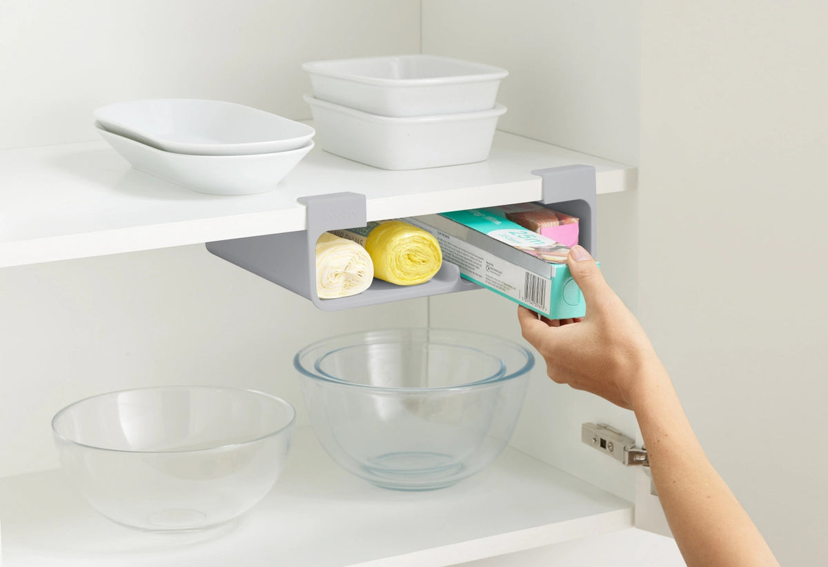 CupboardStore Frischhalte-+Aluminiumfolien+Beutel-Orga.,Grau in Silber präsentiert im Onlineshop von KAQTU Design AG. Aufbewahrungsbeutel ist von Joseph Joseph