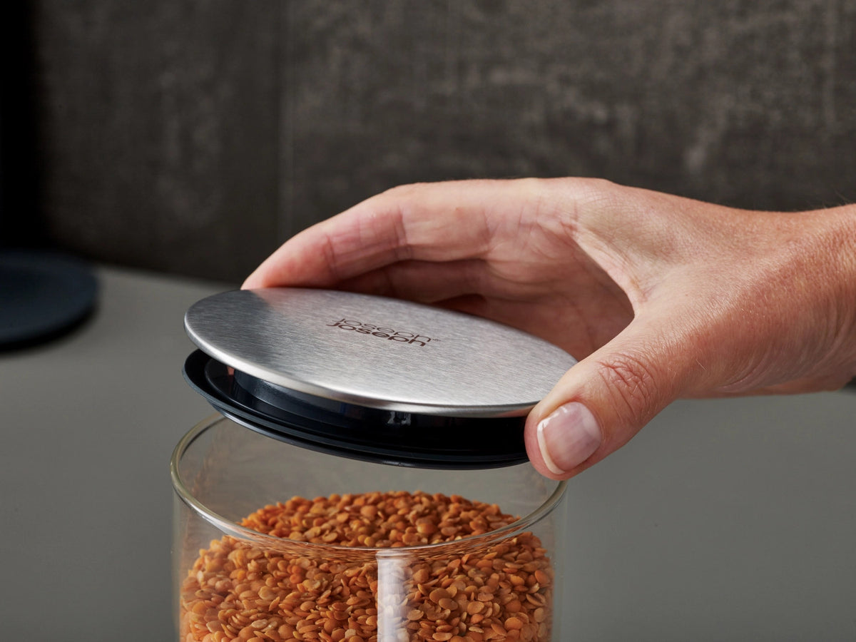 Steel Collection Food Store Podium 5-tlg, Edelstahl Glas in Grau präsentiert im Onlineshop von KAQTU Design AG. Aufbewahrungsdose ist von Joseph Joseph