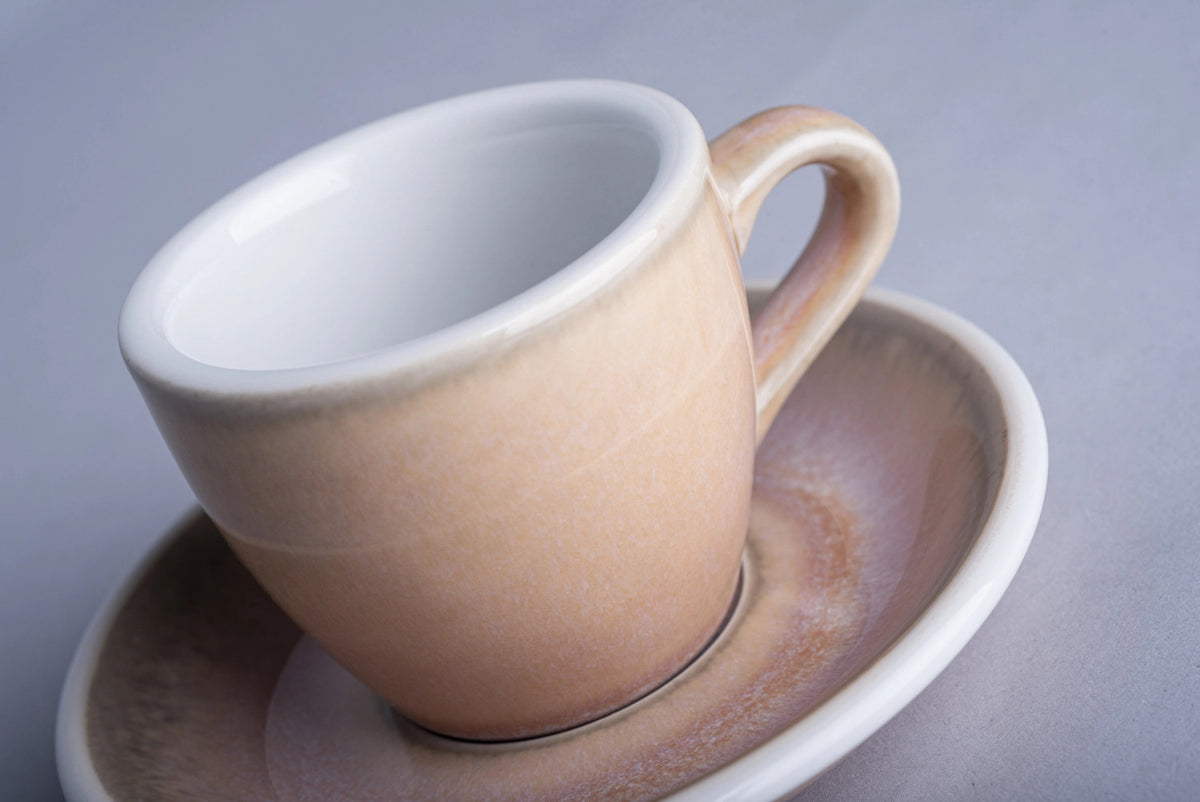Egg Untertassen für Espresso bis Café Latte in Rose präsentiert im Onlineshop von KAQTU Design AG. Untertassen ist von Loveramics