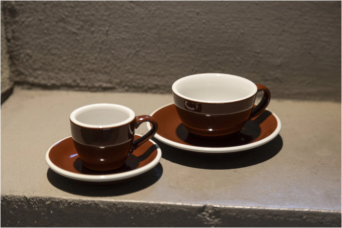 Egg Espresso Tasse 80ml in Braun präsentiert im Onlineshop von KAQTU Design AG. Espressotassen ist von Loveramics