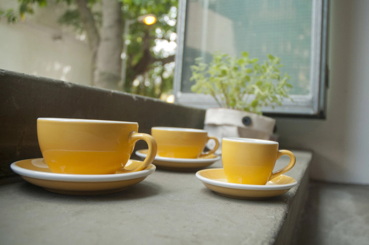 Egg Untertassen für Espresso bis Café Latte in Gelb präsentiert im Onlineshop von KAQTU Design AG. Untertassen ist von Loveramics