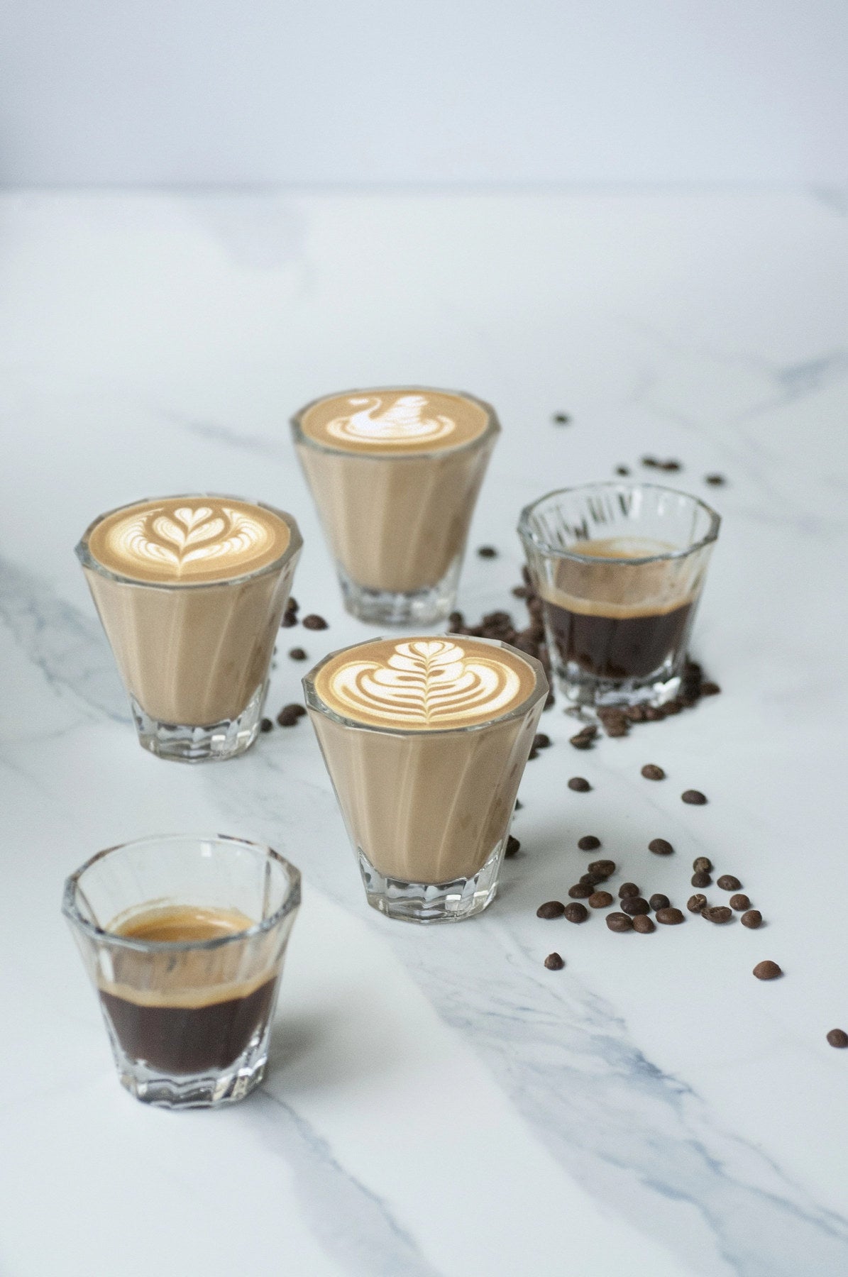 Twisted Cappuccino Glas in Transparent präsentiert im Onlineshop von KAQTU Design AG. Kaffeetassen ist von Loveramics
