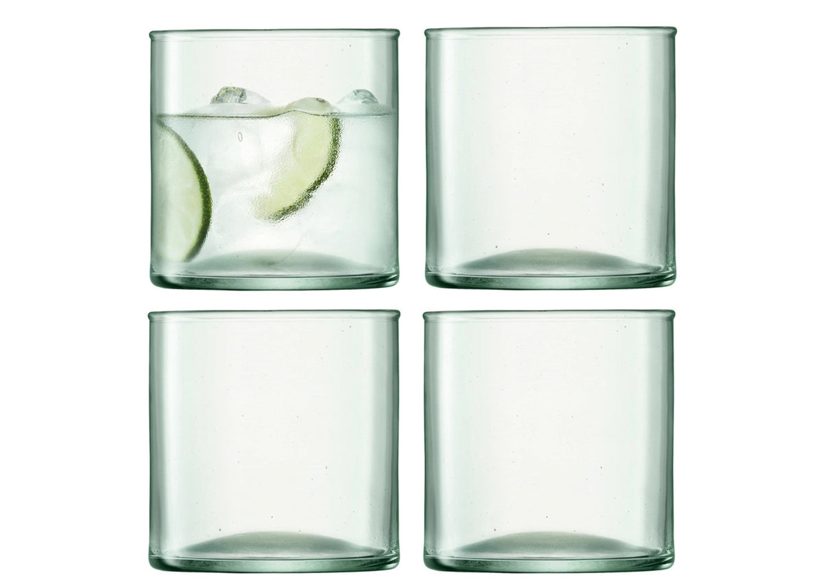 Vier transparente Trinkbecher aus Glas der Serie Canopy von LSA, mundgeblasen gefertigt, mit leichten Luftblasen im Material sichtbar.